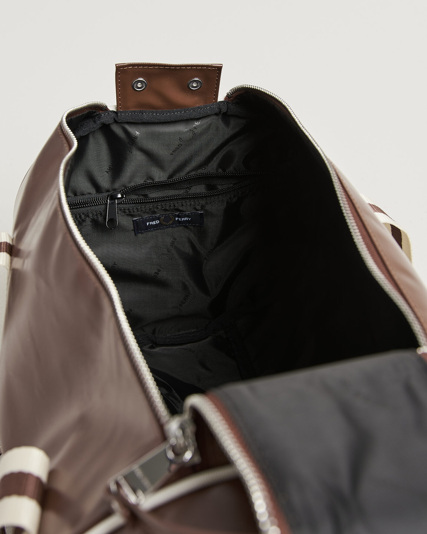 Uomini | Borse | Fred Perry | Classic Barrel Bag Tan