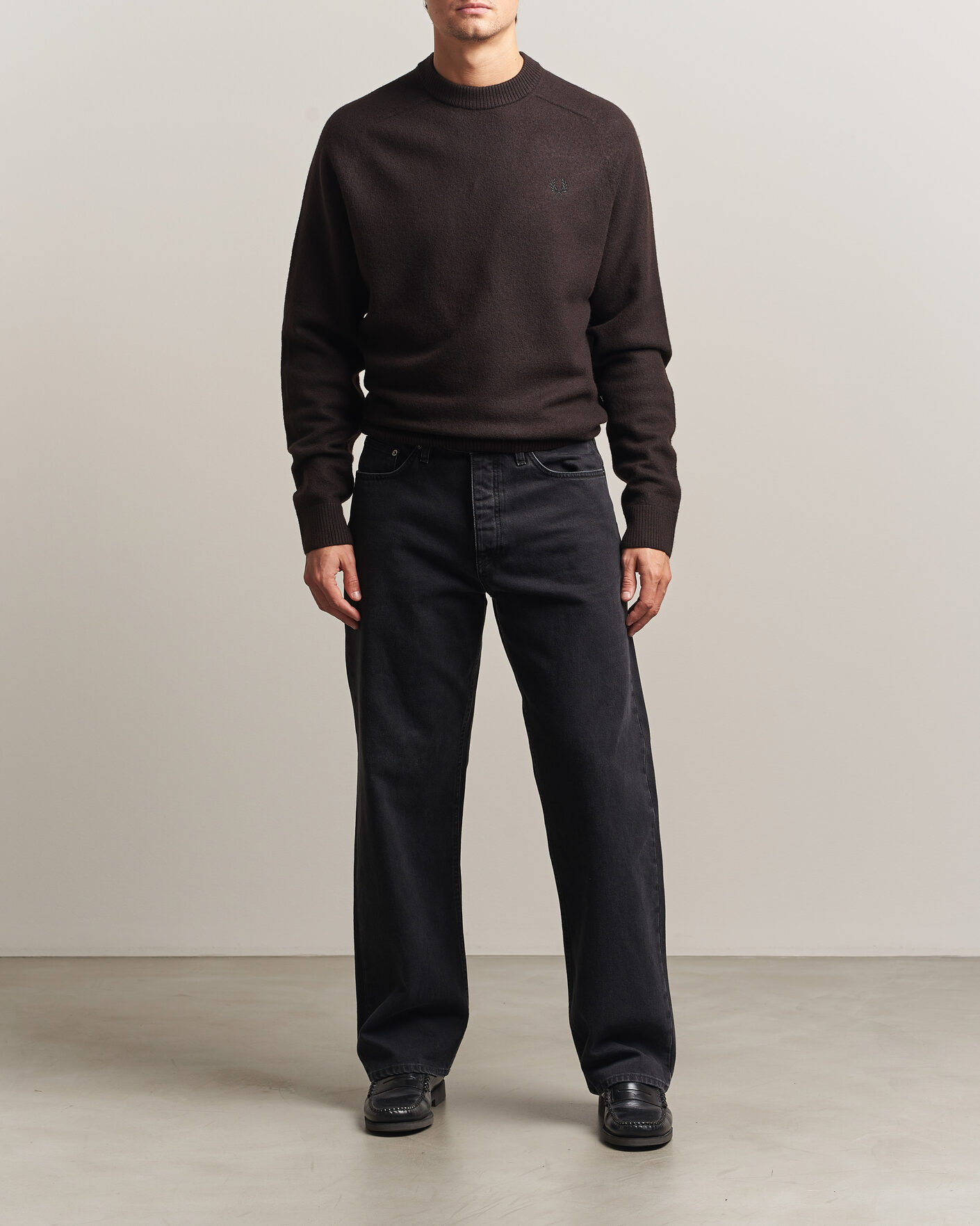 Uomini | Maglieria | Fred Perry | Wool Saddle Sleeve Crew Neck Rich Brown