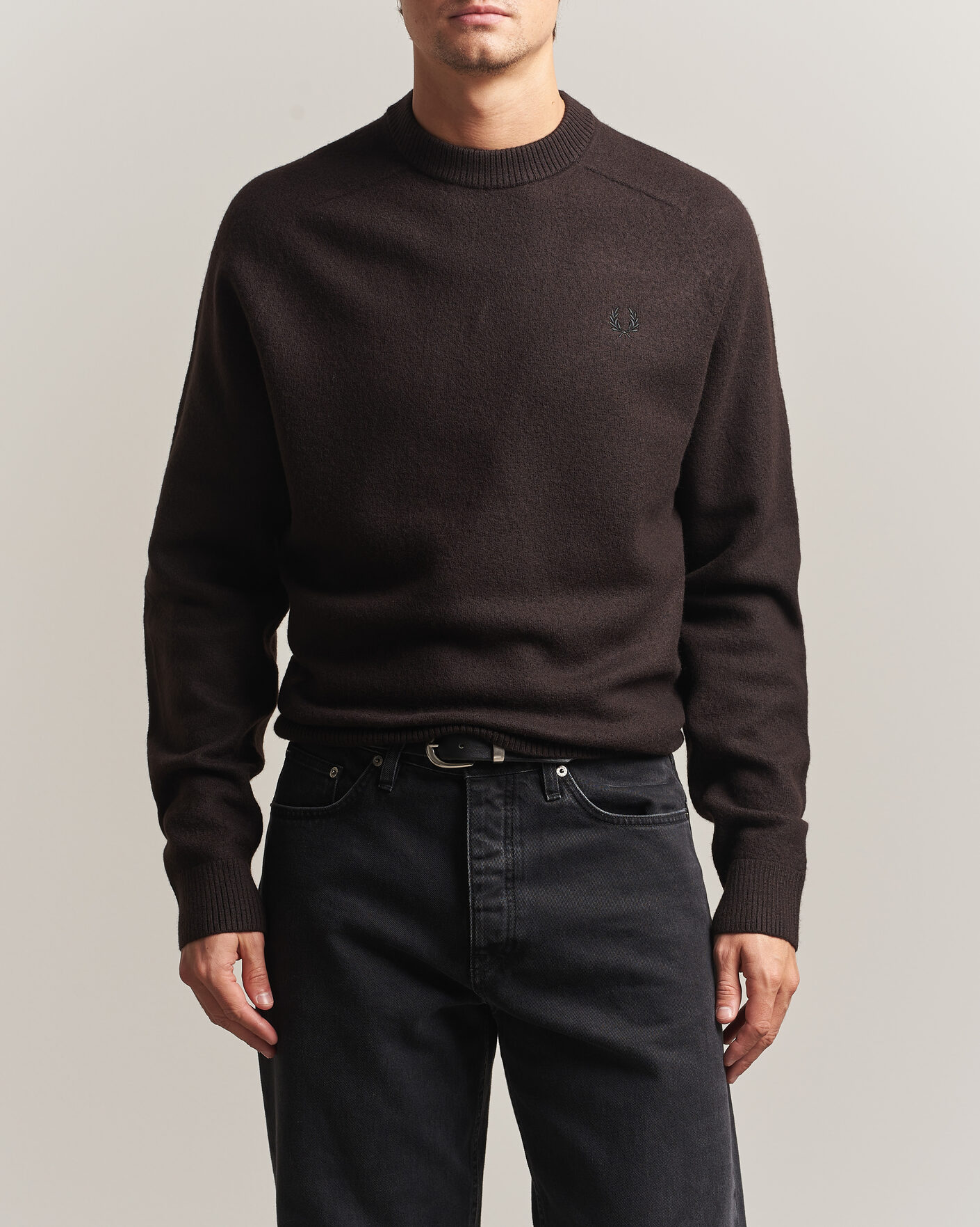 Uomini | Maglieria | Fred Perry | Wool Saddle Sleeve Crew Neck Rich Brown