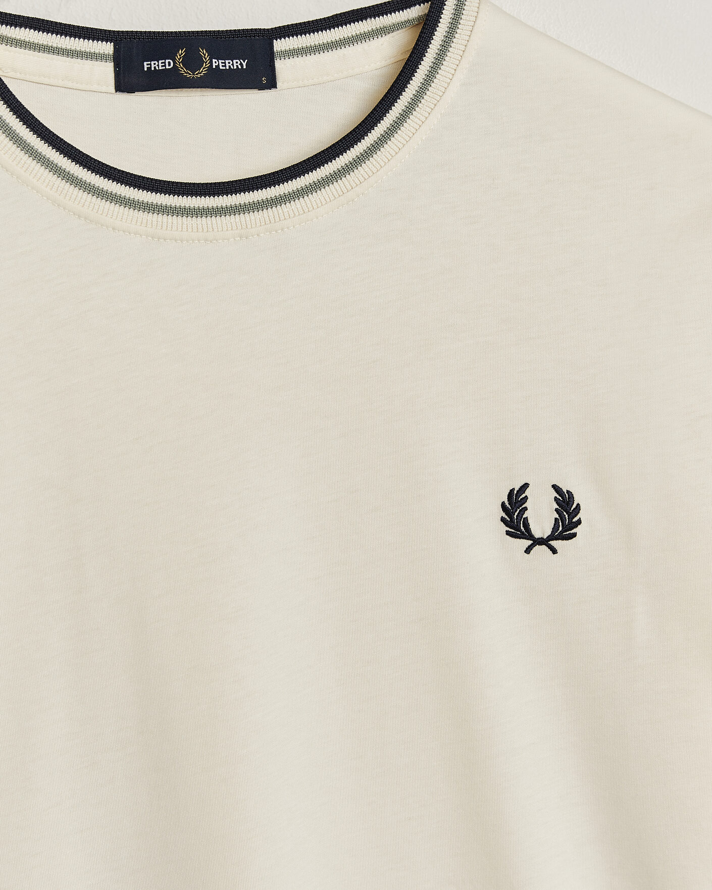 Uomini | T-shirt | Fred Perry | Twin Tipped T-Shirt Ecru
