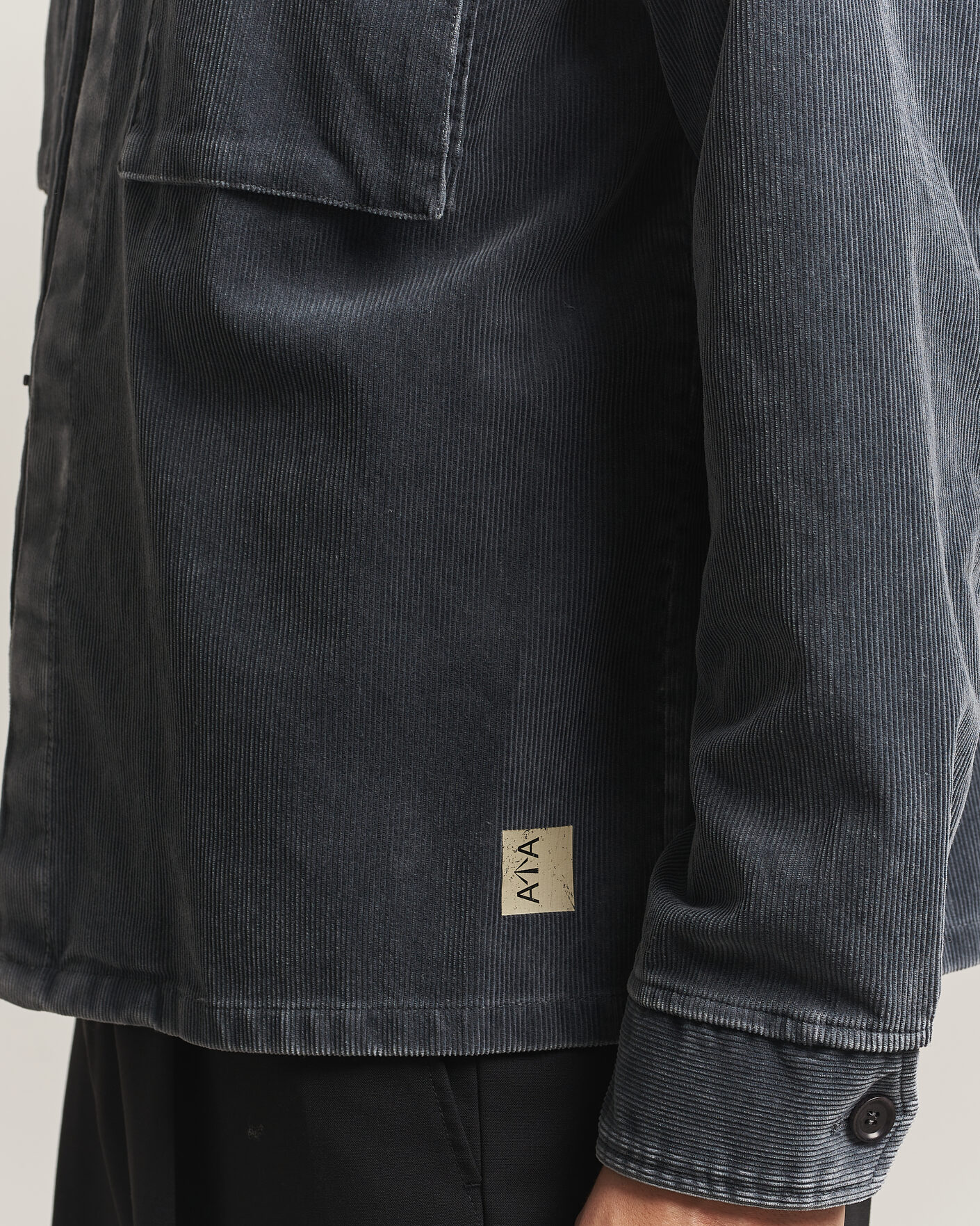 Uomini | Camicie | Aspesi | Double Pocket Corduroy Overshirt Washed Black