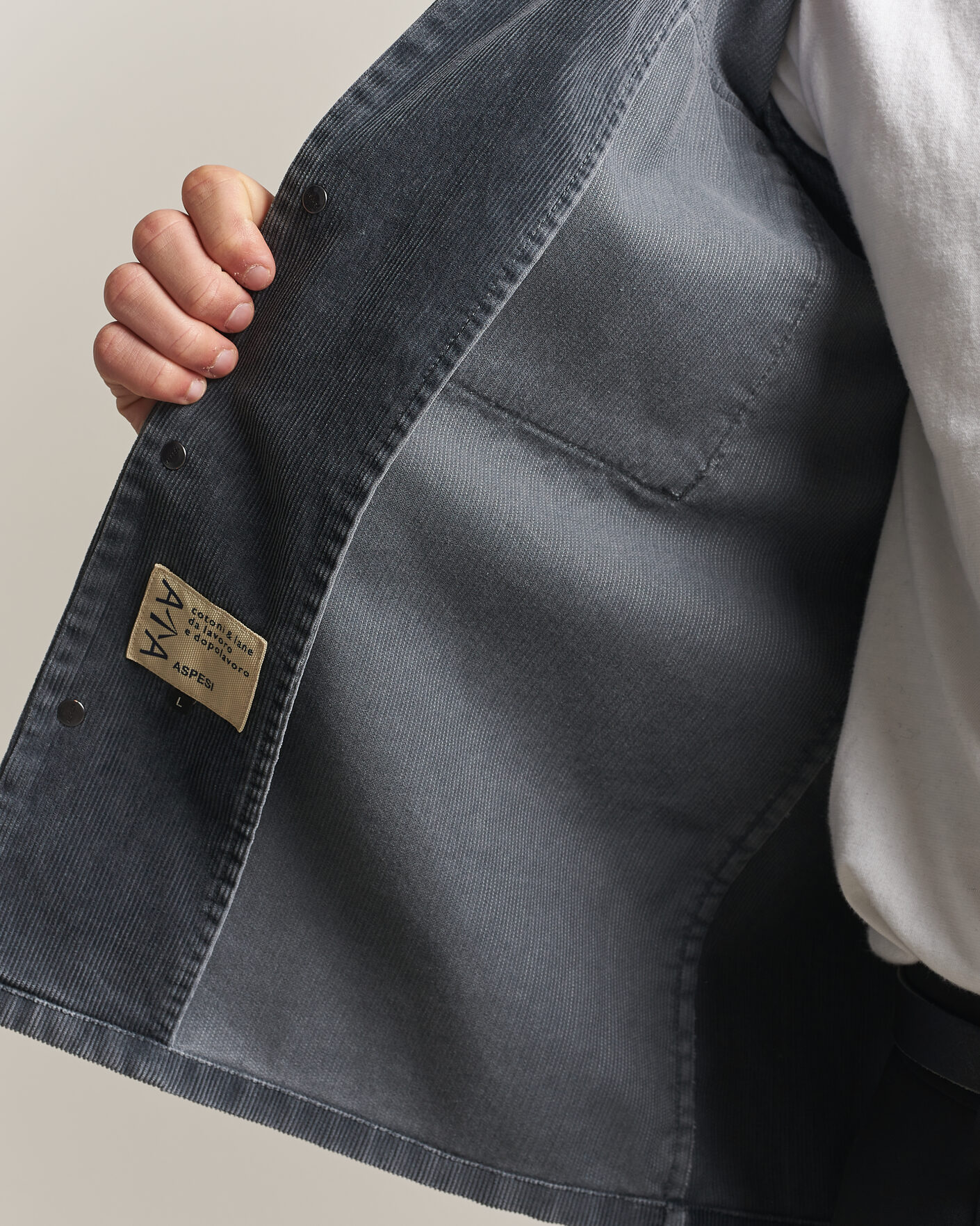 Uomini | Camicie | Aspesi | Double Pocket Corduroy Overshirt Washed Black