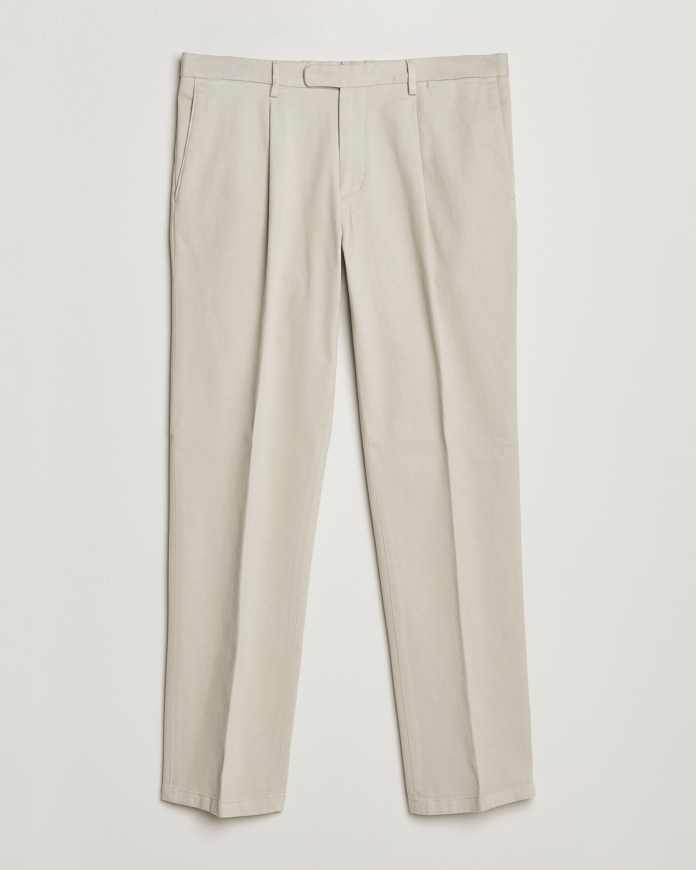 Uomini | Pantaloni | Boglioli | Pleated Cotton Twill Chinos Light Beige