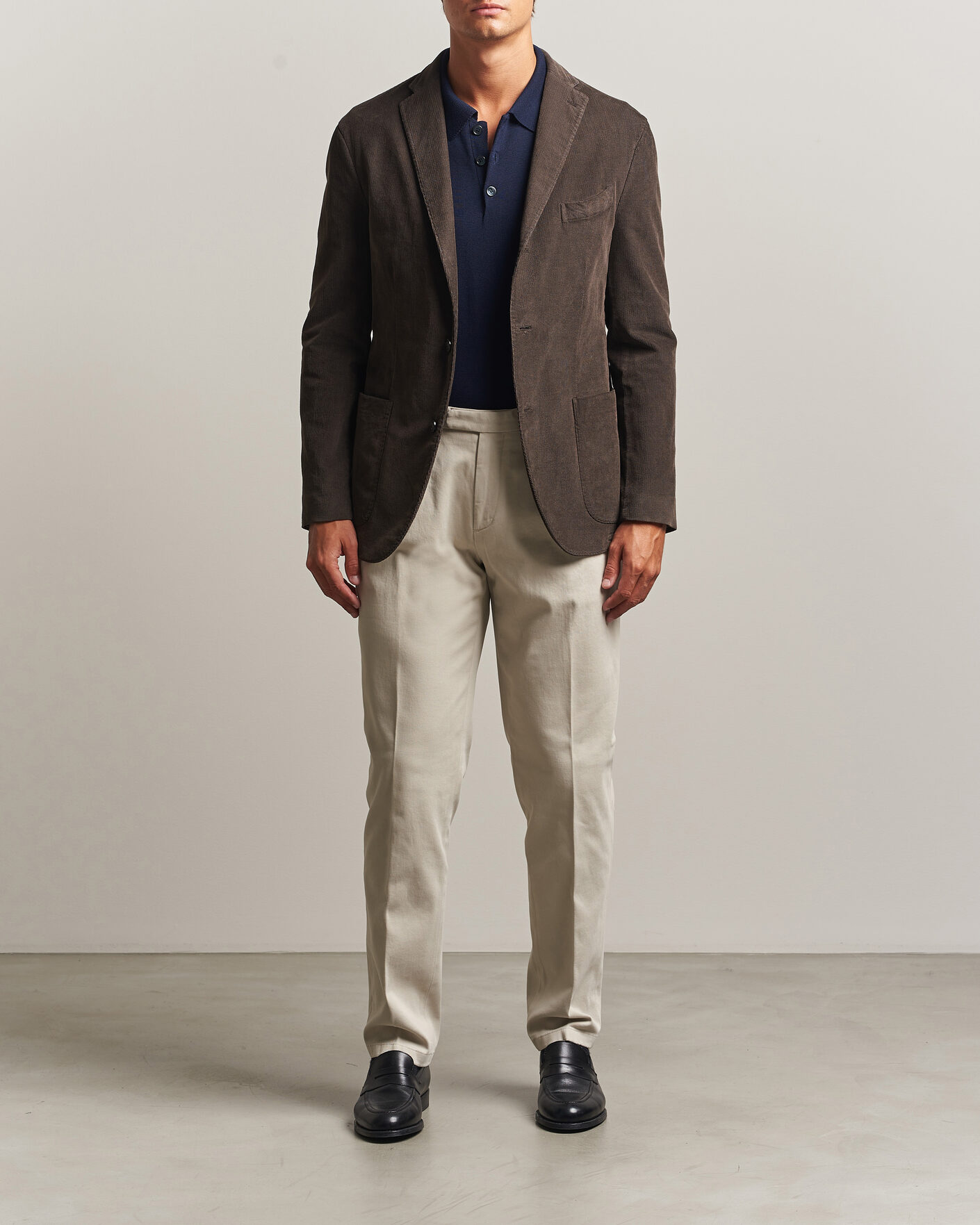 Uomini | Pantaloni | Boglioli | Pleated Cotton Twill Chinos Light Beige