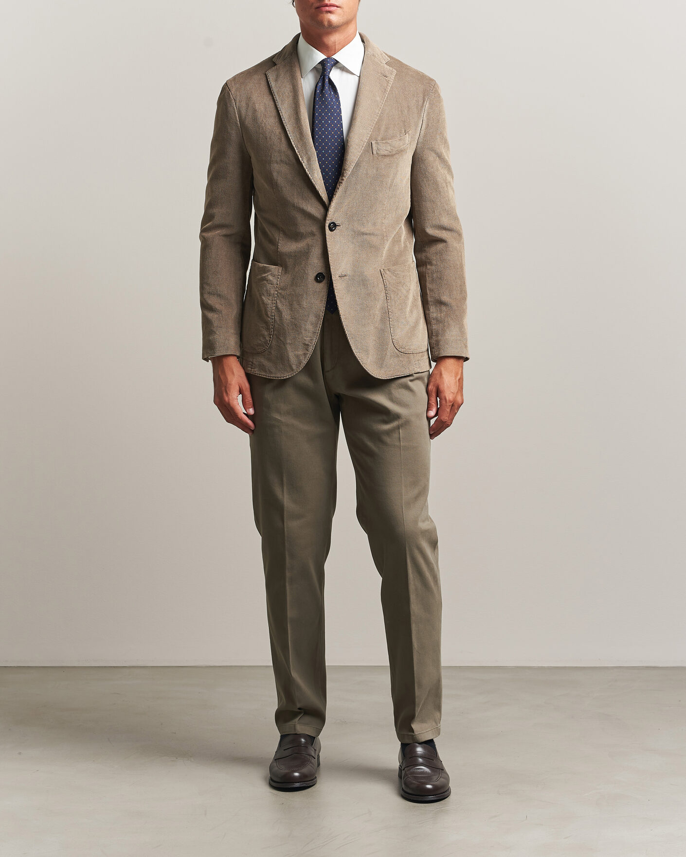 Uomini | Pantaloni | Boglioli | Pleated Cotton Twill Chinos Olive