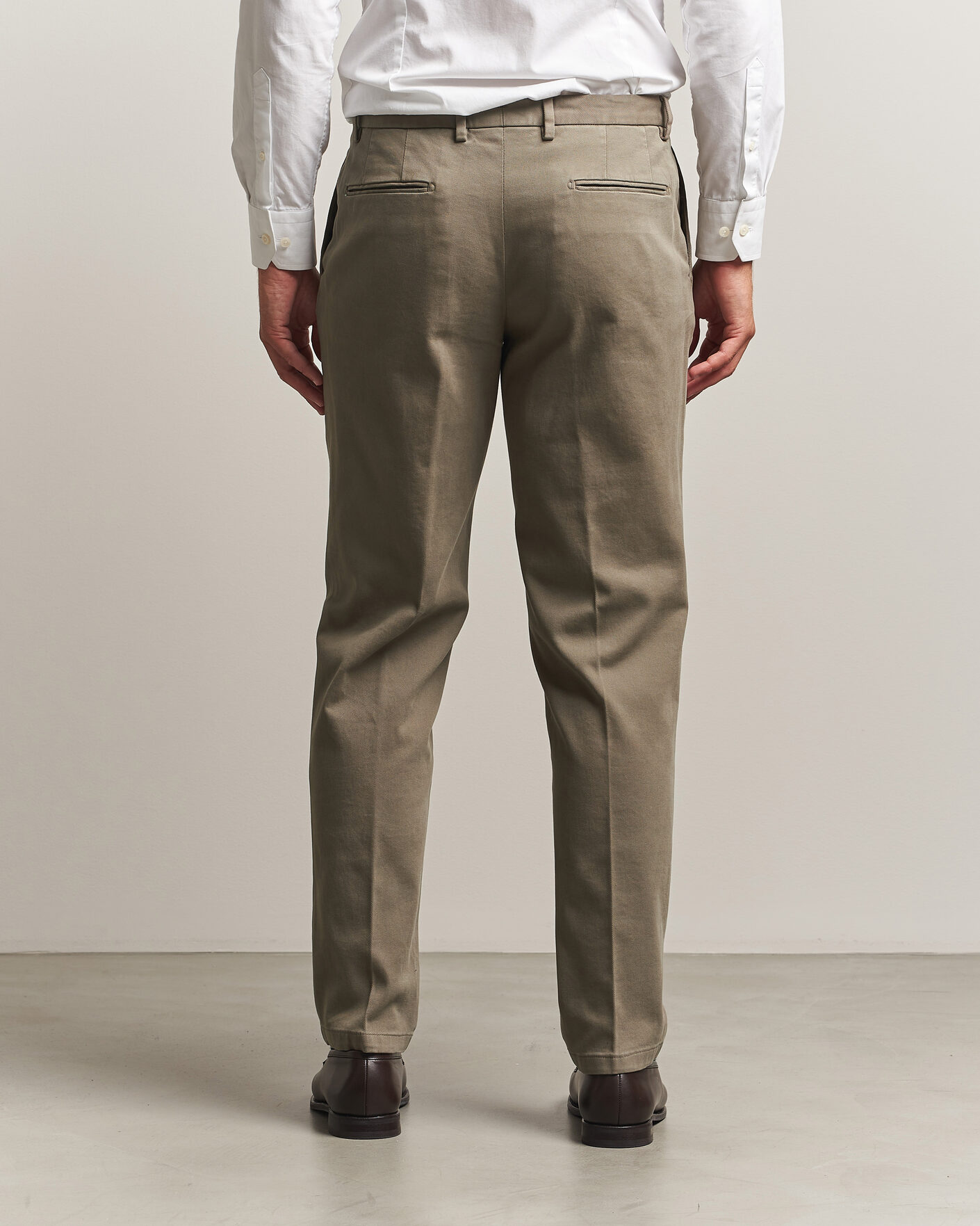 Uomini | Pantaloni | Boglioli | Pleated Cotton Twill Chinos Olive