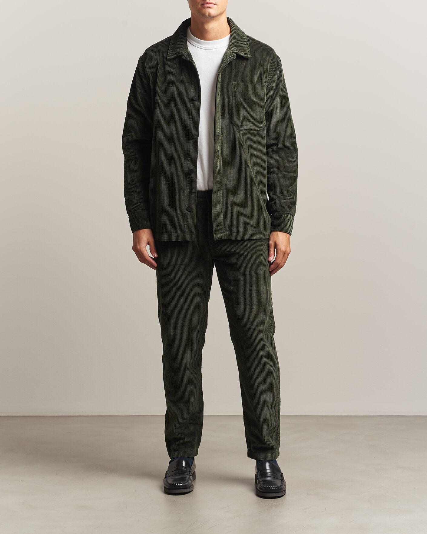 Uomini | Pantaloni | KnowledgeCotton Apparel | Chuck Regular Cord Trousers Forest Night