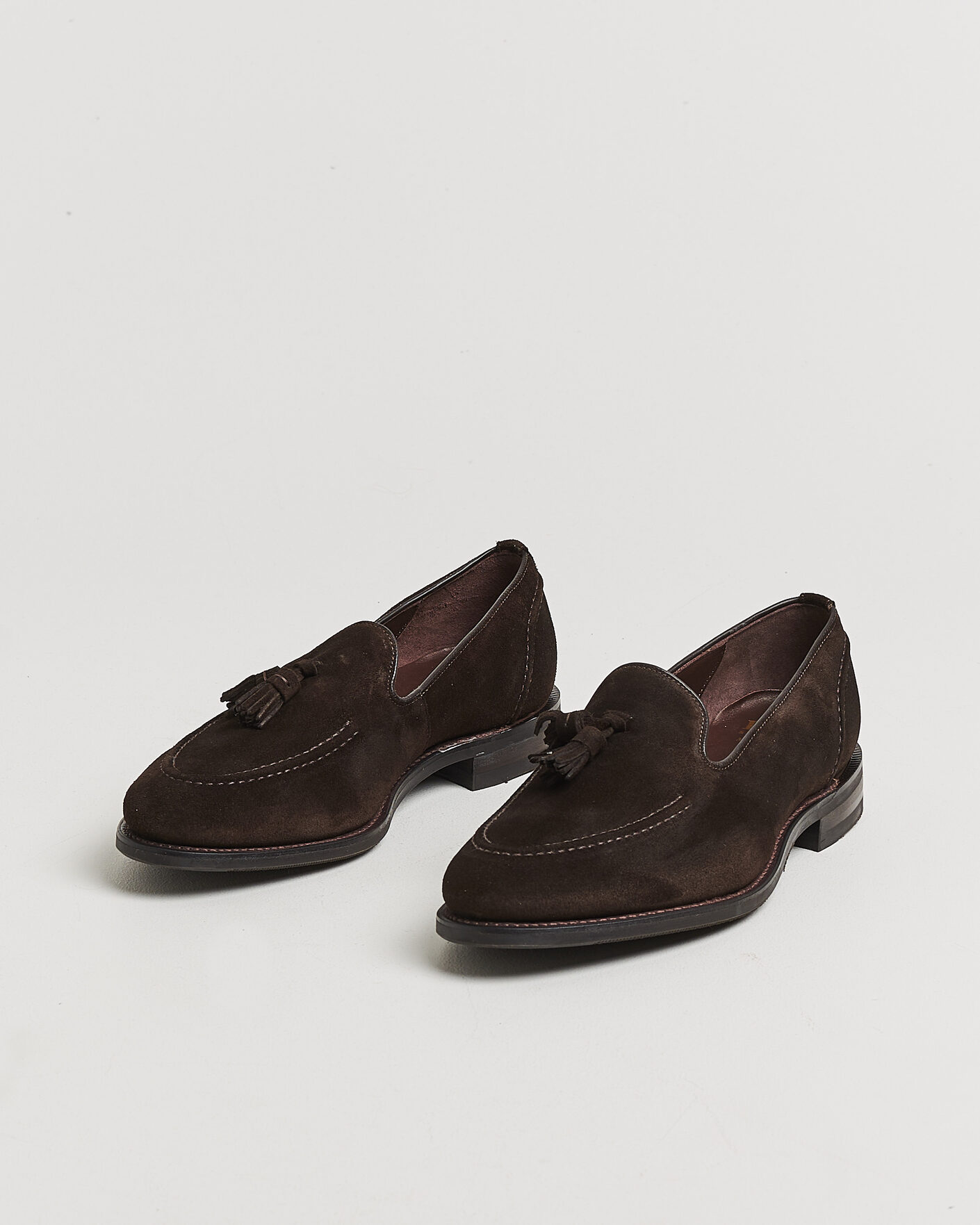 Uomini | Mocassini | Loake 1880 | Brunel Suede Tassel Loafer Dark Brown