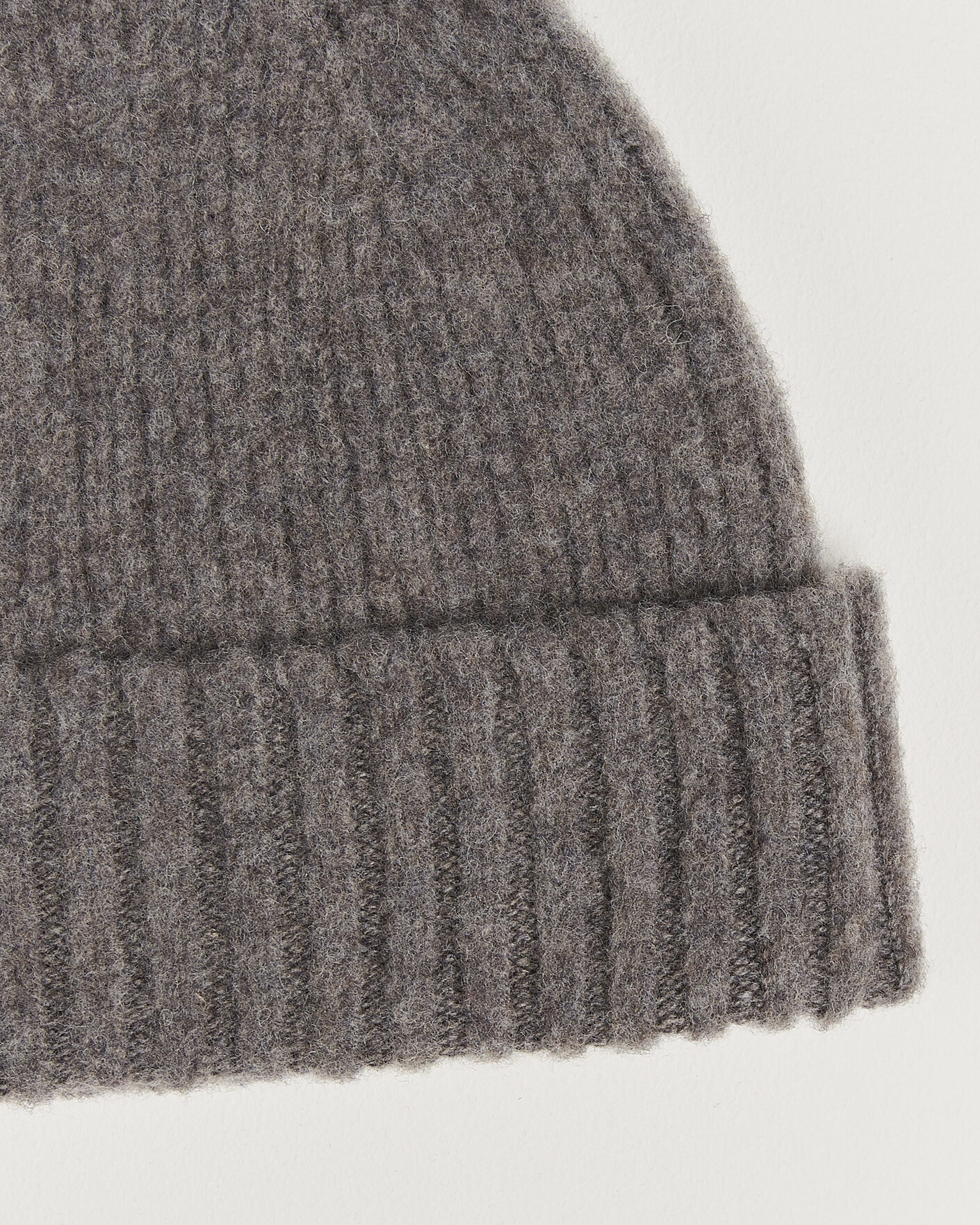 Uomini | Berretti | Robert Mackie | Rona Ribbed Shaggy Lambswool Beanie Light Brown