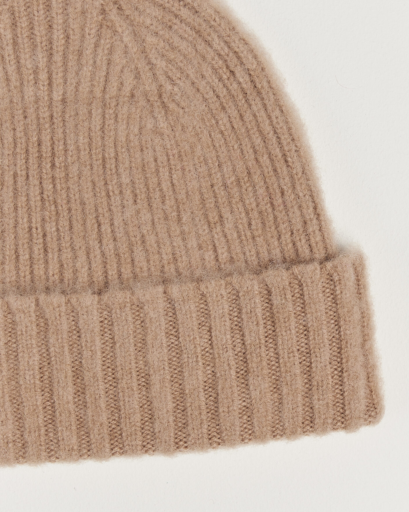 Uomini | Berretti | Robert Mackie | Rona Ribbed Shaggy Lambswool Beanie Camel
