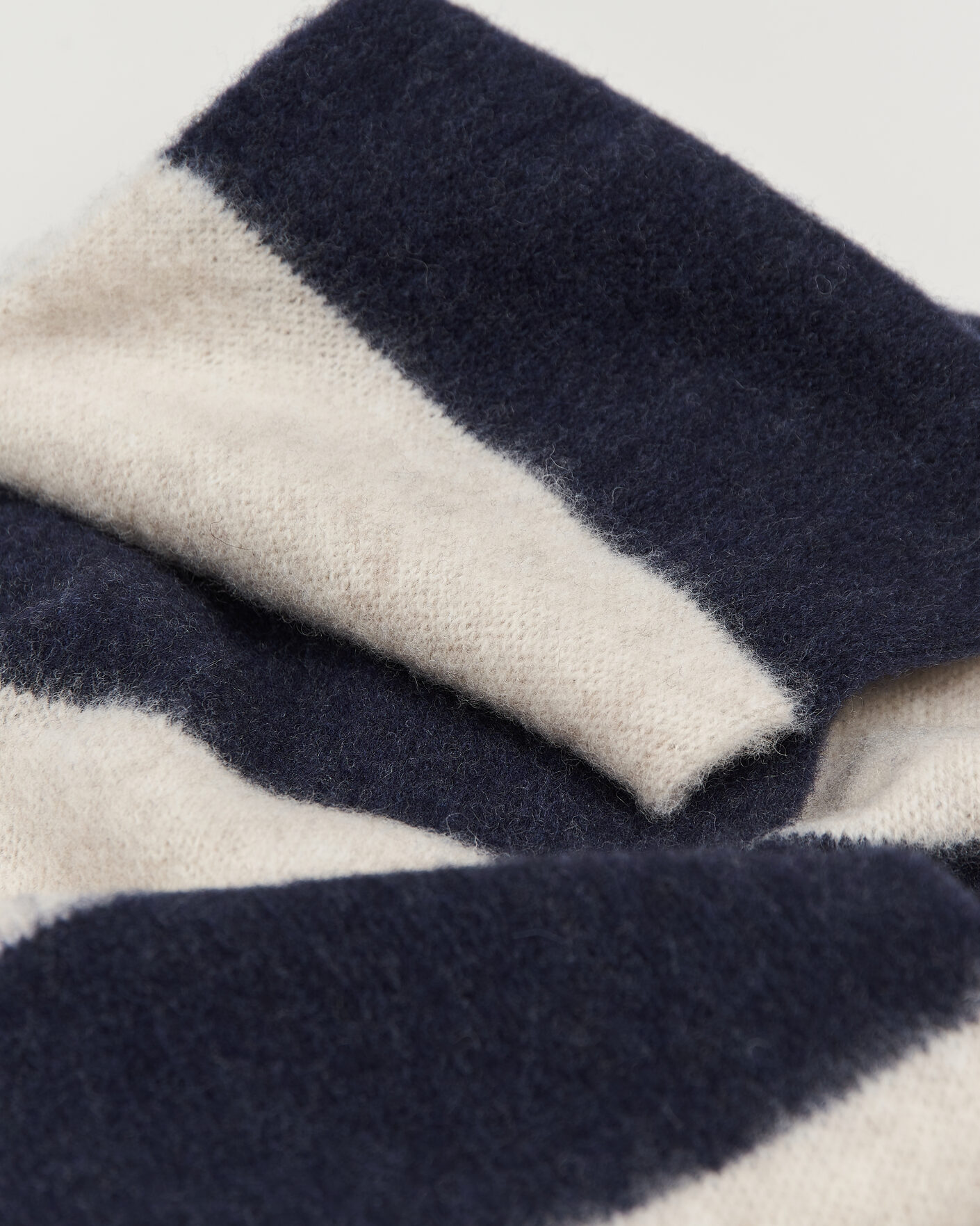 Uomini | Sciarpe | Robert Mackie | Rona Ribbed Shaggy Lambswool Scarf White/Blue Mix