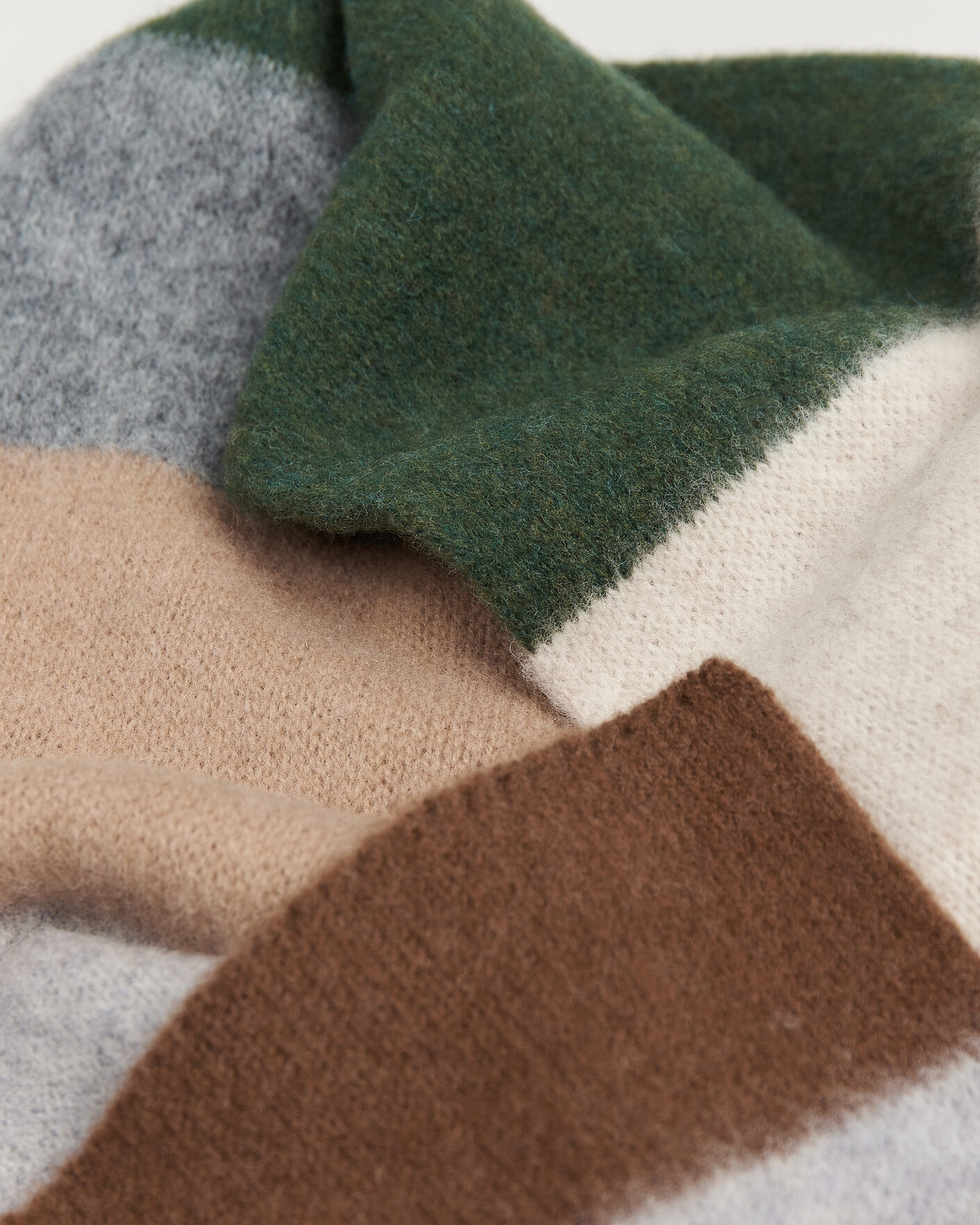 Uomini | Sciarpe | Robert Mackie | Rona Ribbed Shaggy Lambswool Scarf Grey/Green/Beige Mix