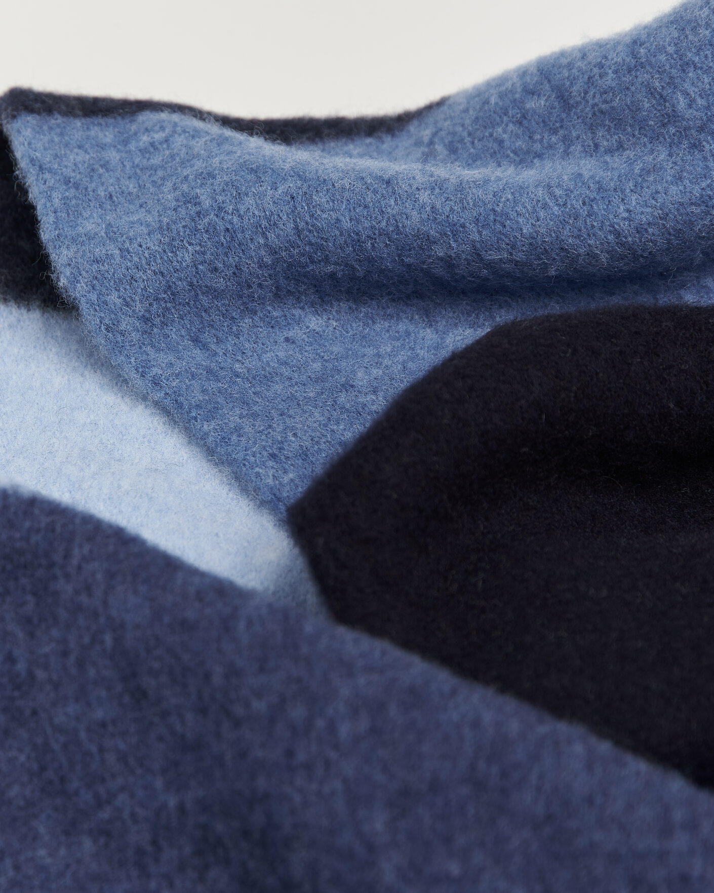 Uomini | Sciarpe | Robert Mackie | Rona Ribbed Shaggy Lambswool Scarf Blue