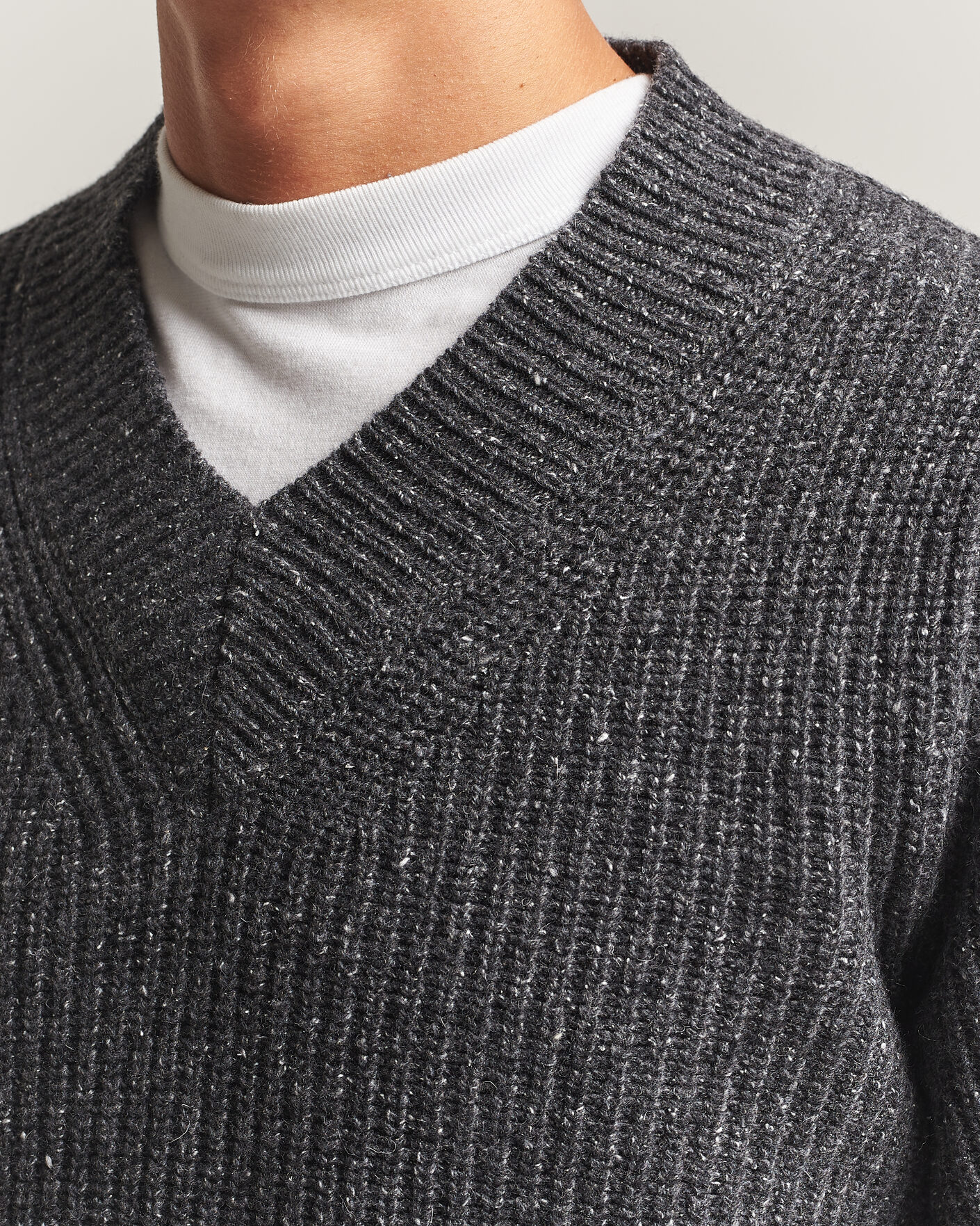 Uomini | Maglieria | Morgano | Fisherman Ribb Donegal Knitted V-Neck Dark Grey