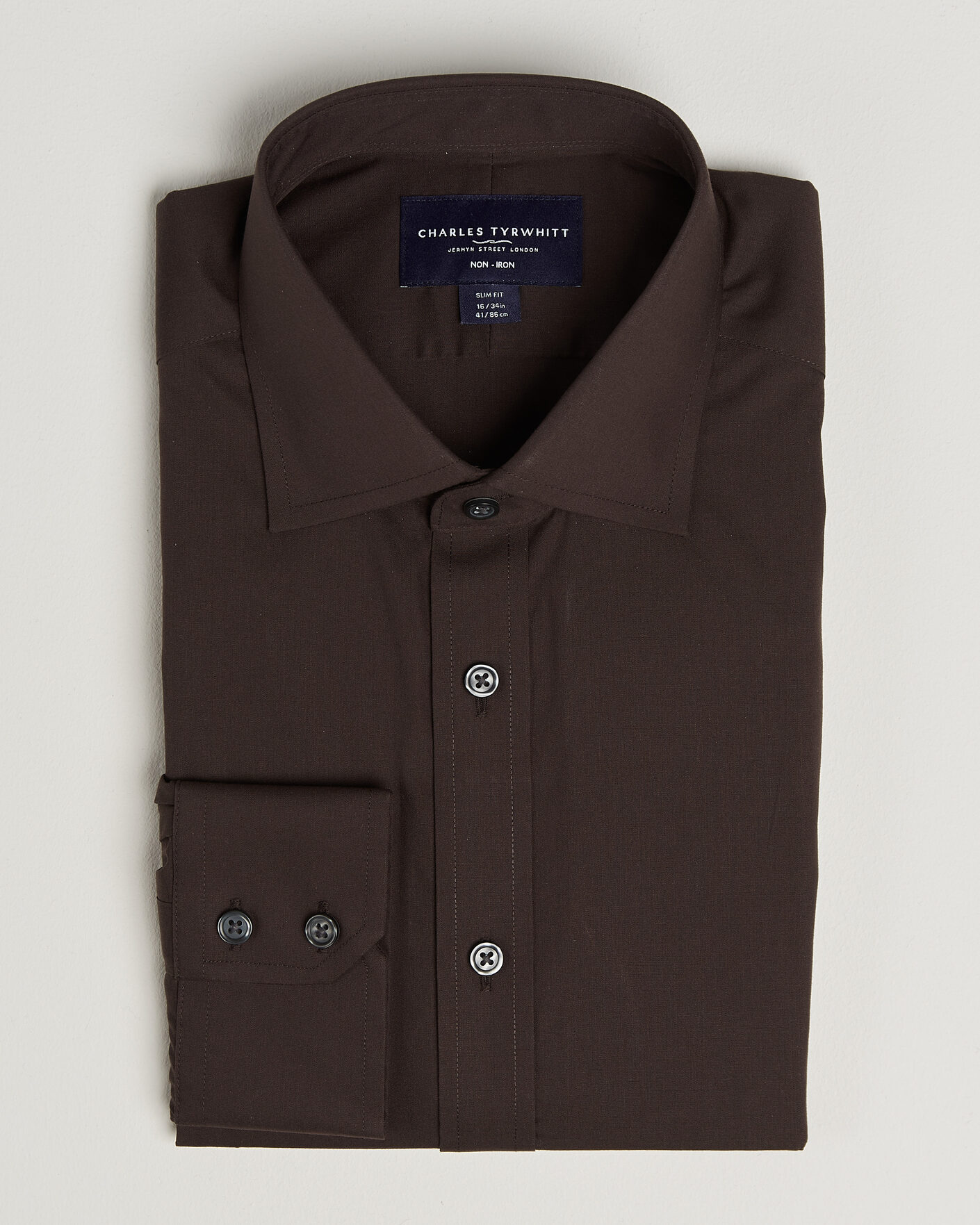 Uomini | Camicie | Charles Tyrwhitt | Slim Fit Non Iron Poplin Cut Away Shirt Chocolate