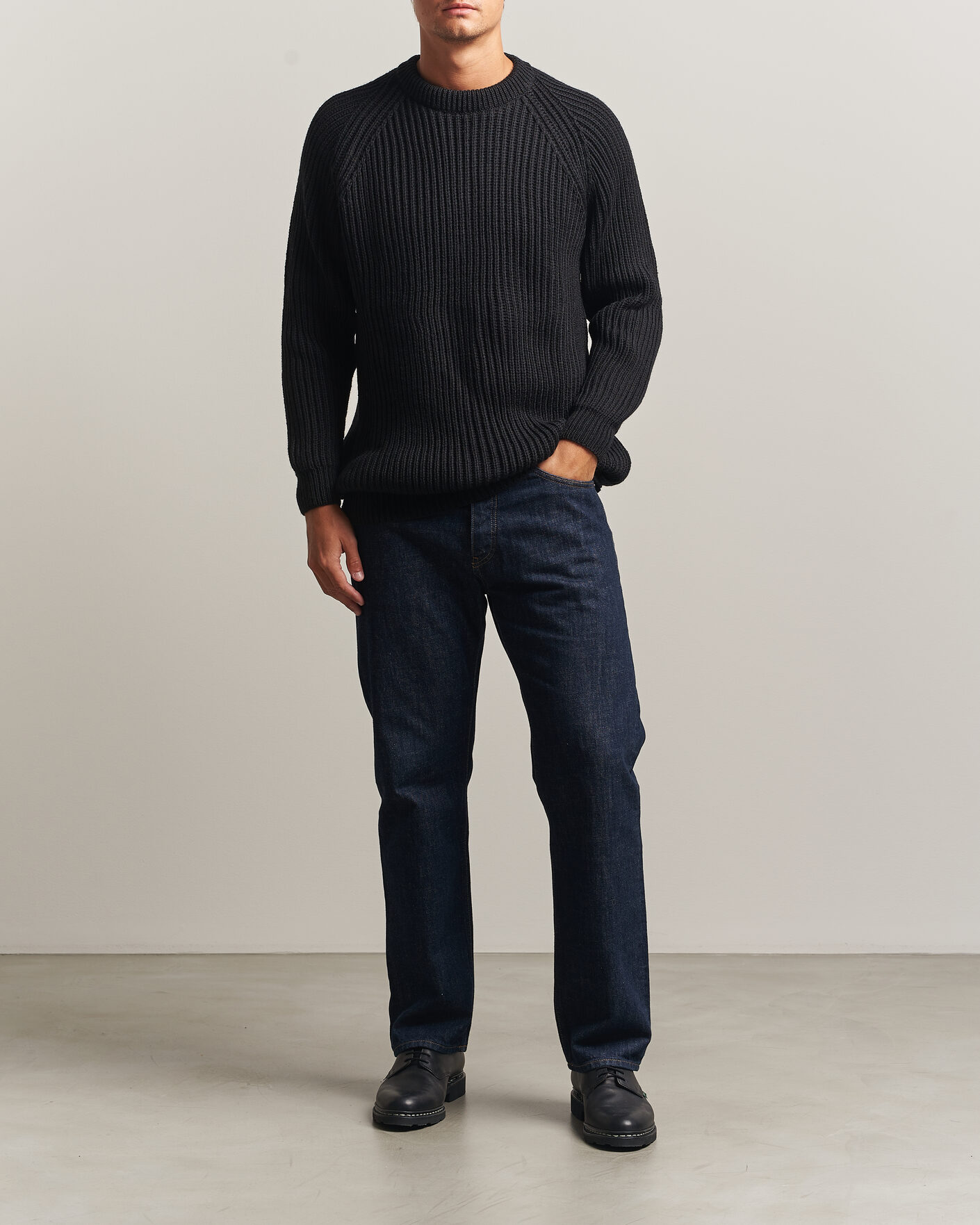 Uomini | Maglieria | Gloverall | Fisherman Rib Chunky Wool Crew Neck Black