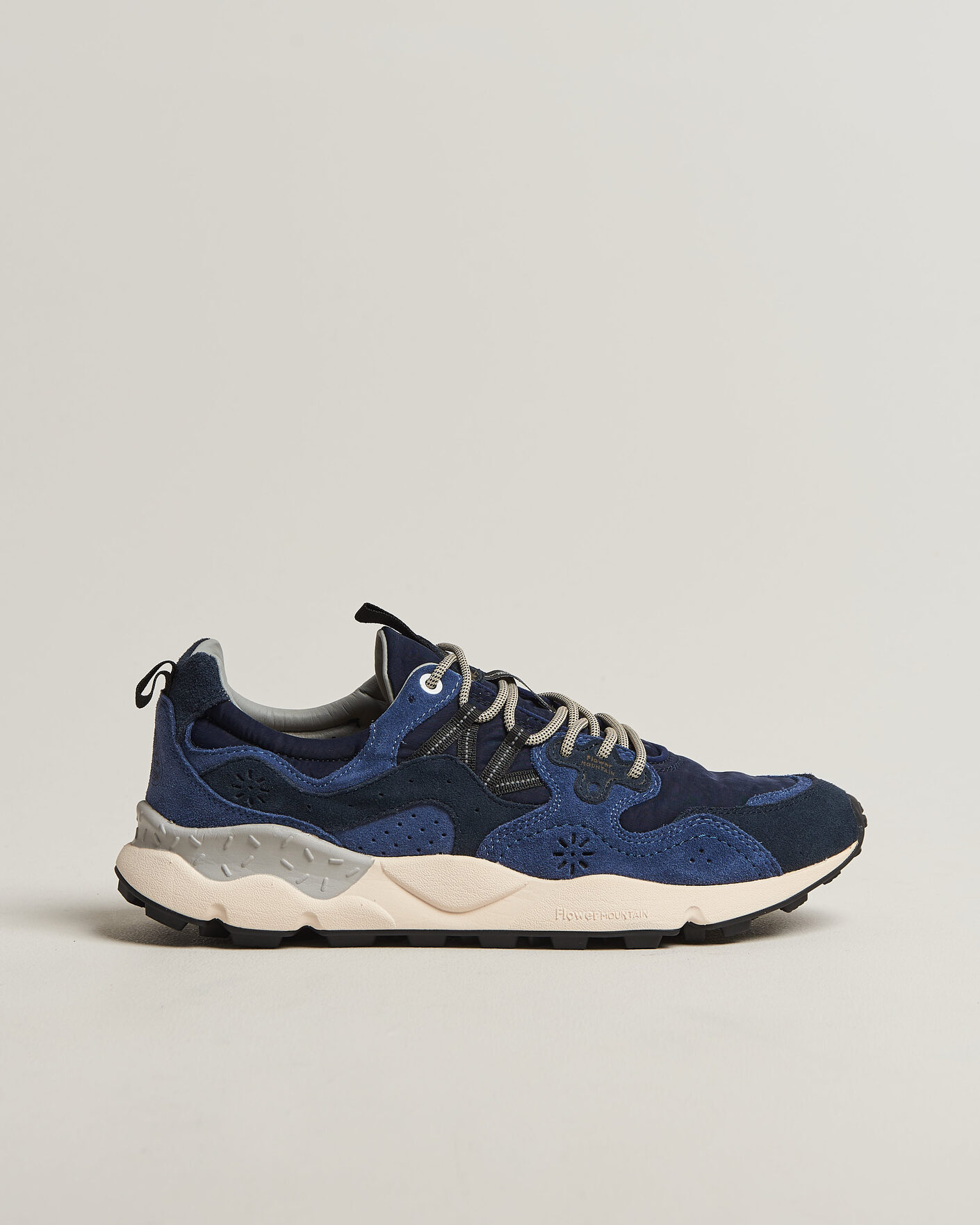 Uomini | Sneakers | Flower Mountain | Yamano 3 Cow Velour Sneaker Blue