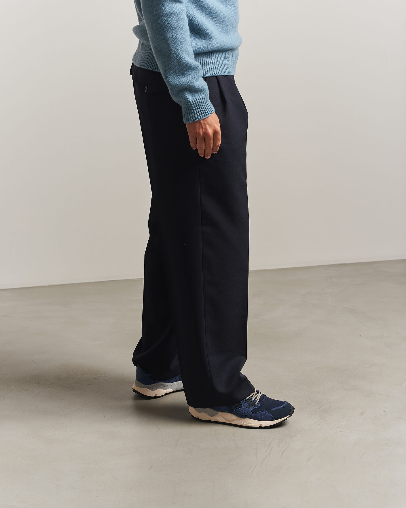 Uomini | Sneakers | Flower Mountain | Yamano 3 Cow Velour Sneaker Blue