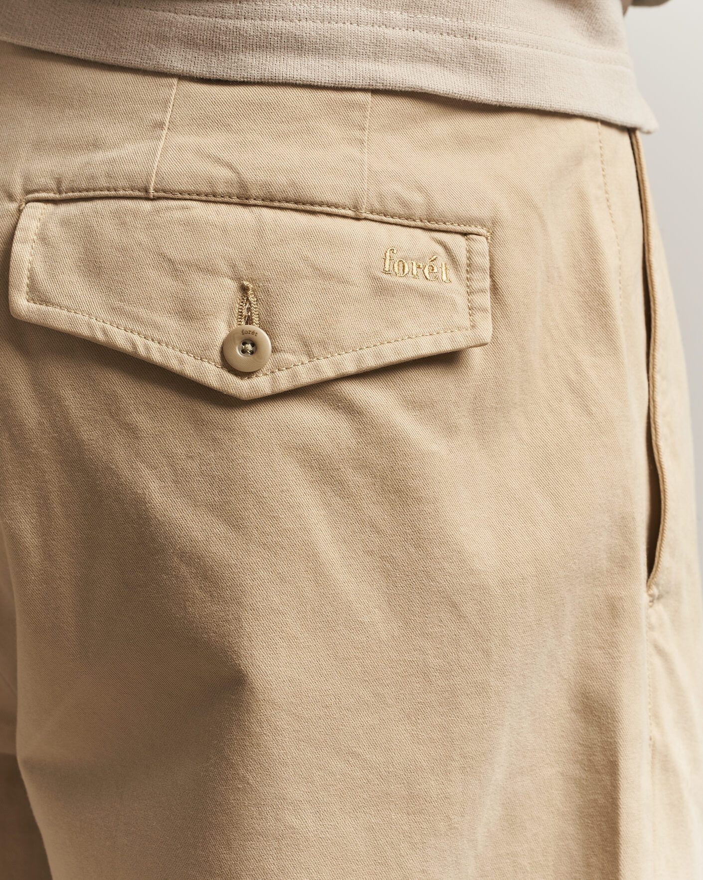 Uomini | Pantaloni | Forét | Writer Relaxed Fit Pleated Pants Uniform Khaki