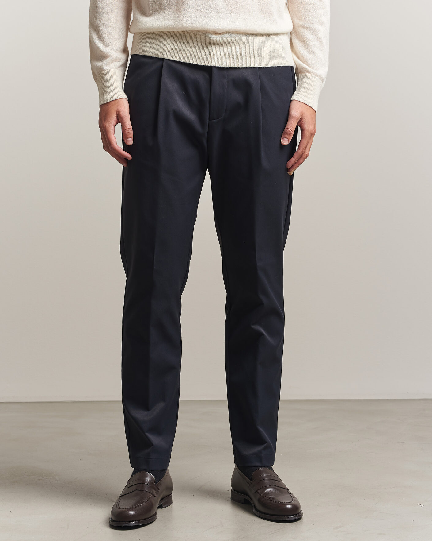 Uomini | Pantaloni | Herno | Pleated Technical Cotton Trousers Navy