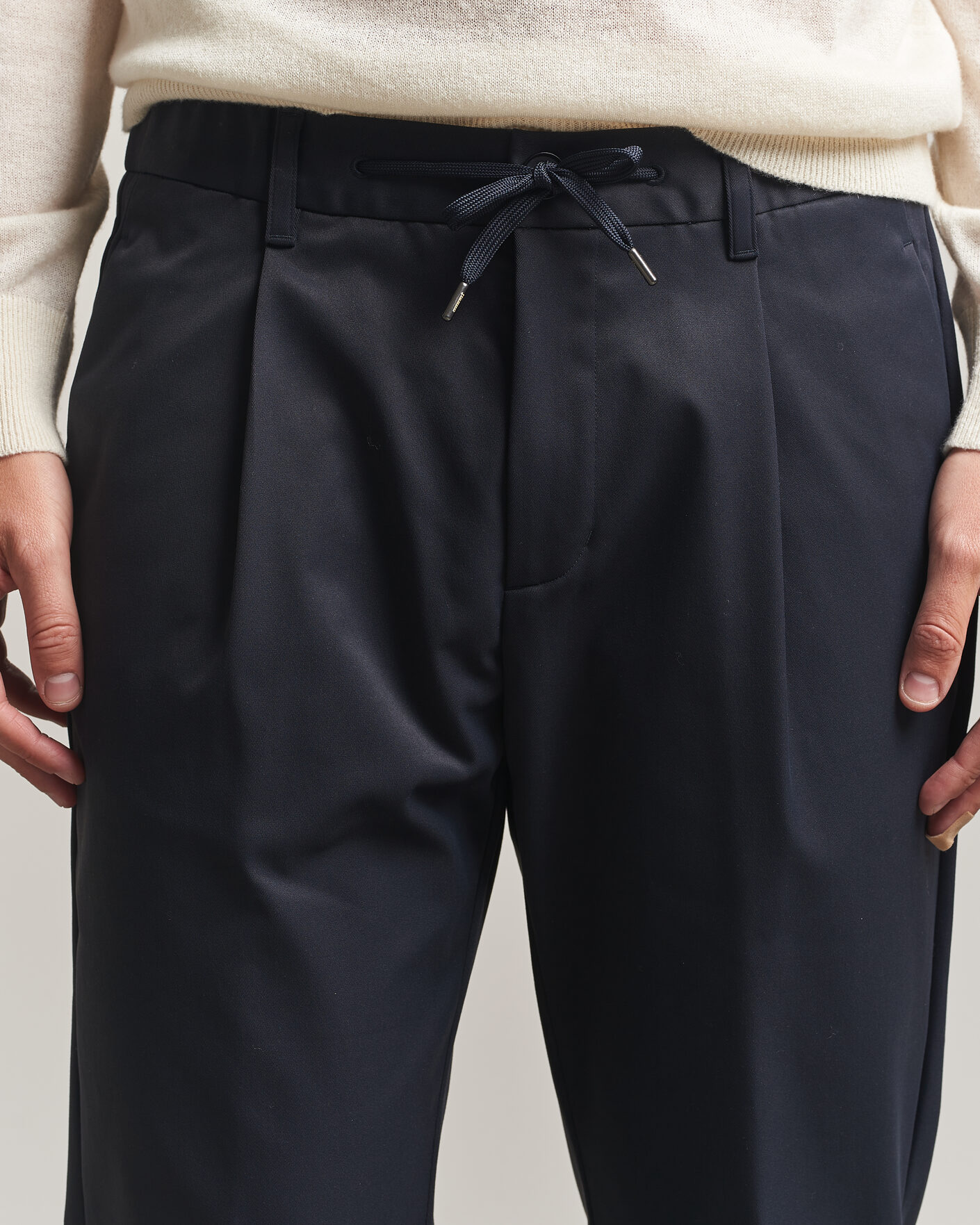Uomini | Pantaloni | Herno | Pleated Technical Cotton Trousers Navy