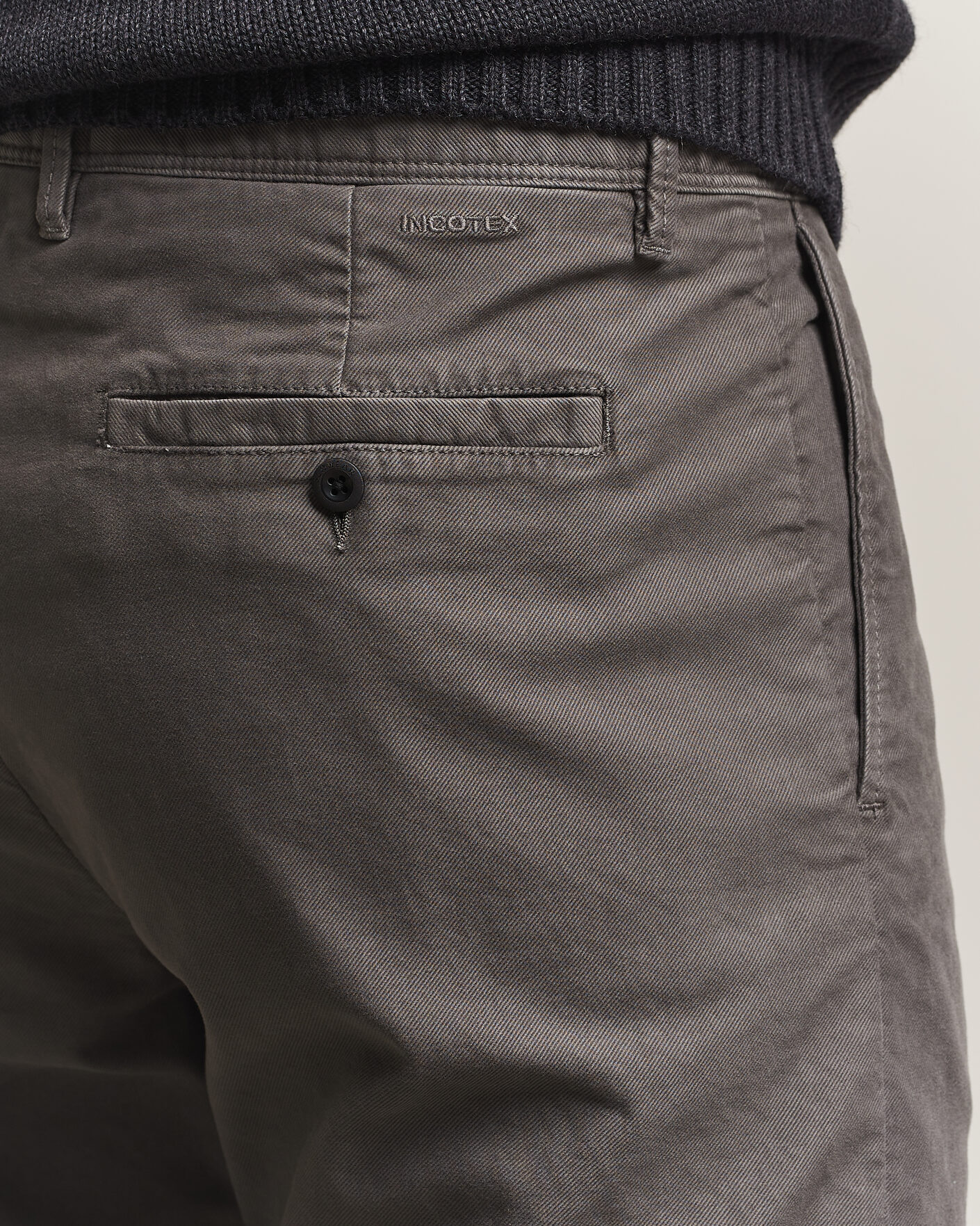 Uomini | Pantaloni | Incotex | Regular Fit Garment Dyed Slacks Dark Grey