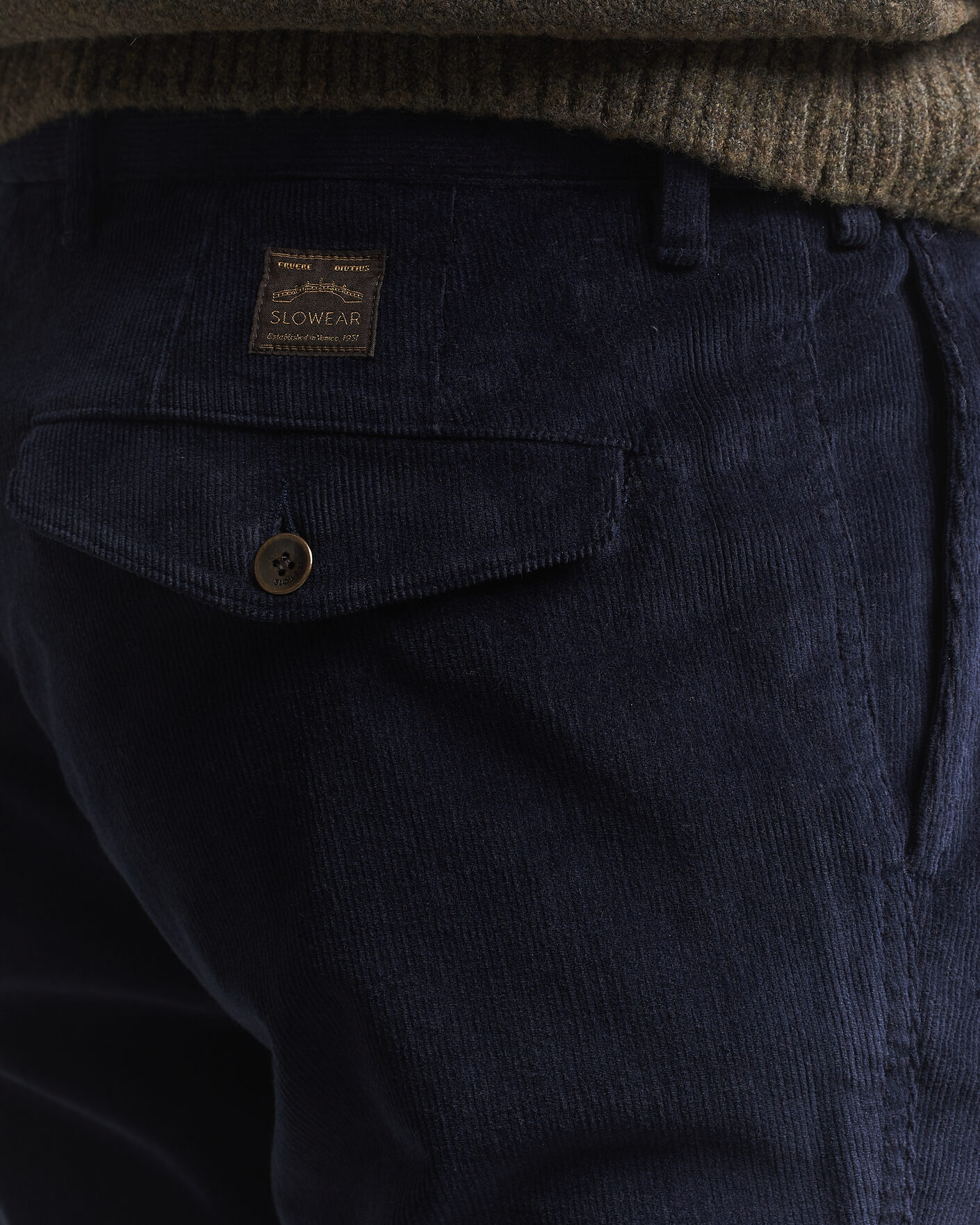 Uomini | Pantaloni | Incotex | Regular Fit Washed Corduroy Slacks Navy