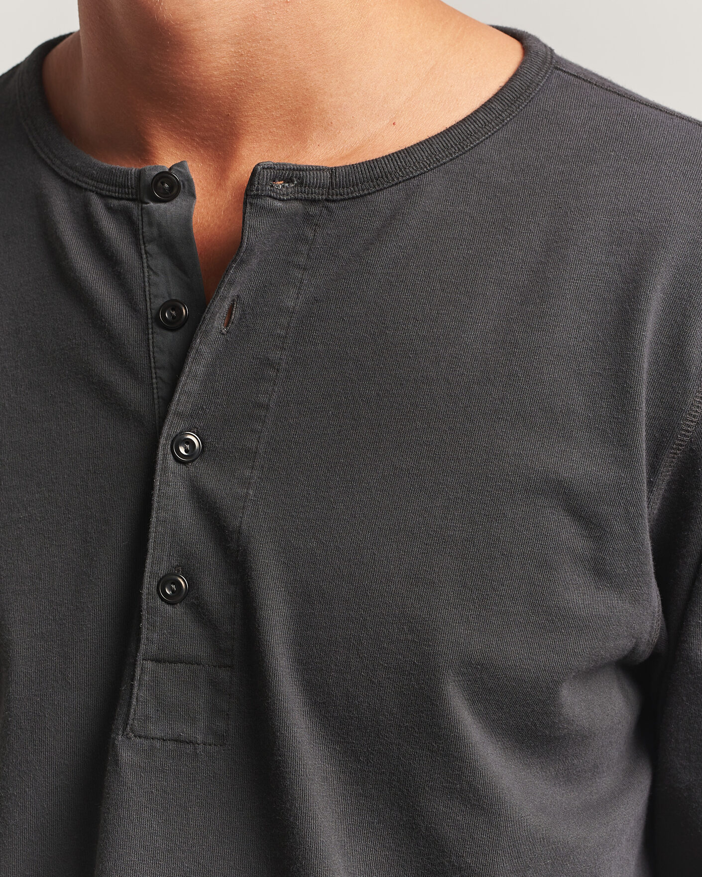 Uomini | Maglieria | Nudie Jeans | Long Sleeved Henley Antracite