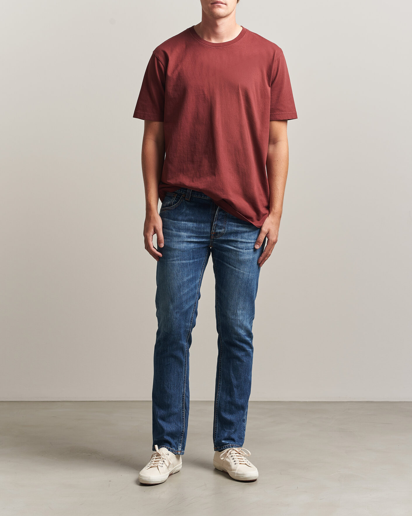 Uomini | T-shirt | Nudie Jeans | Uno Everyday Crew Neck T-Shirt Burgundy