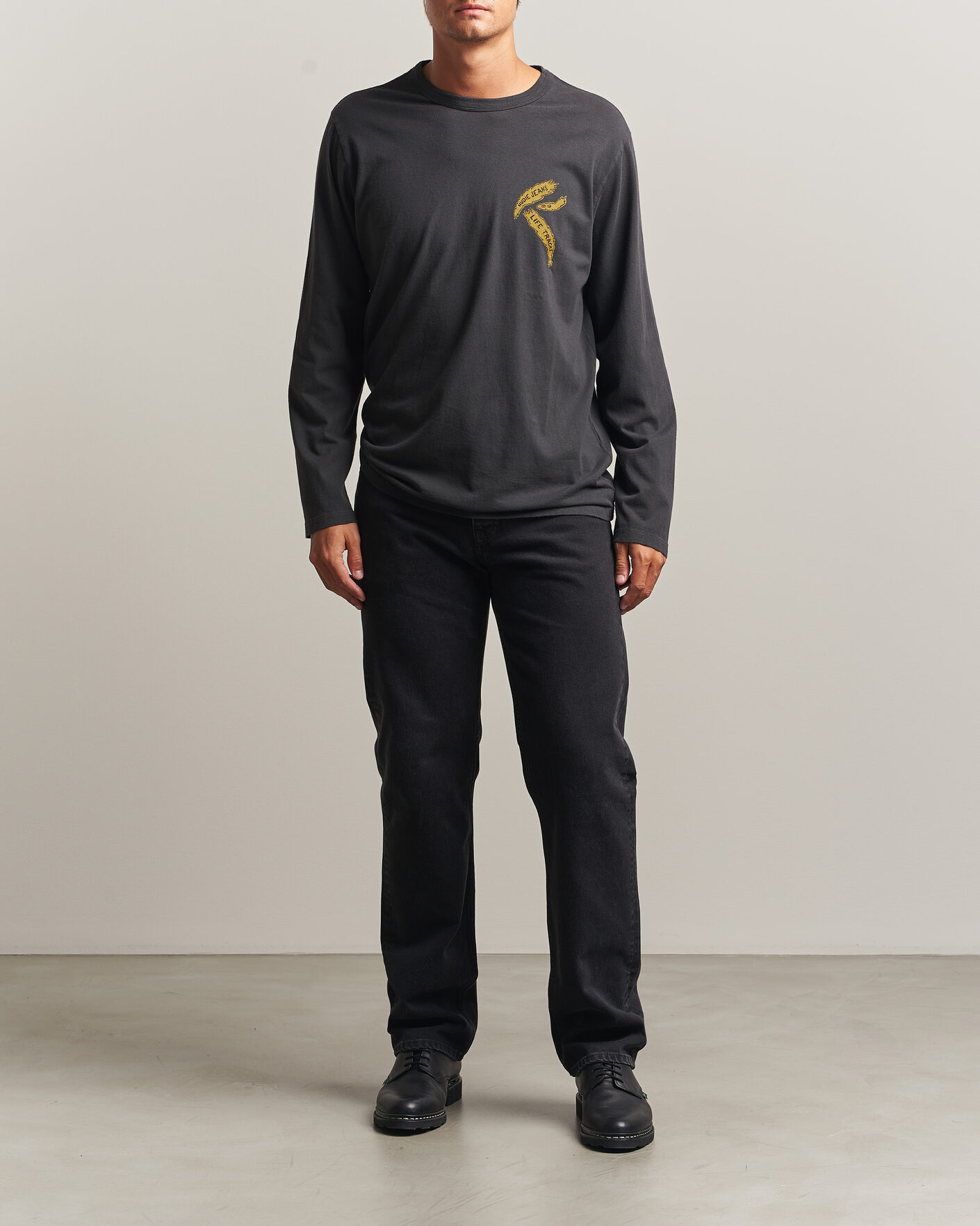 Uomini | T-shirt | Nudie Jeans | Rudi Life Tracks II Long Sleeved T-Shirt Antracite