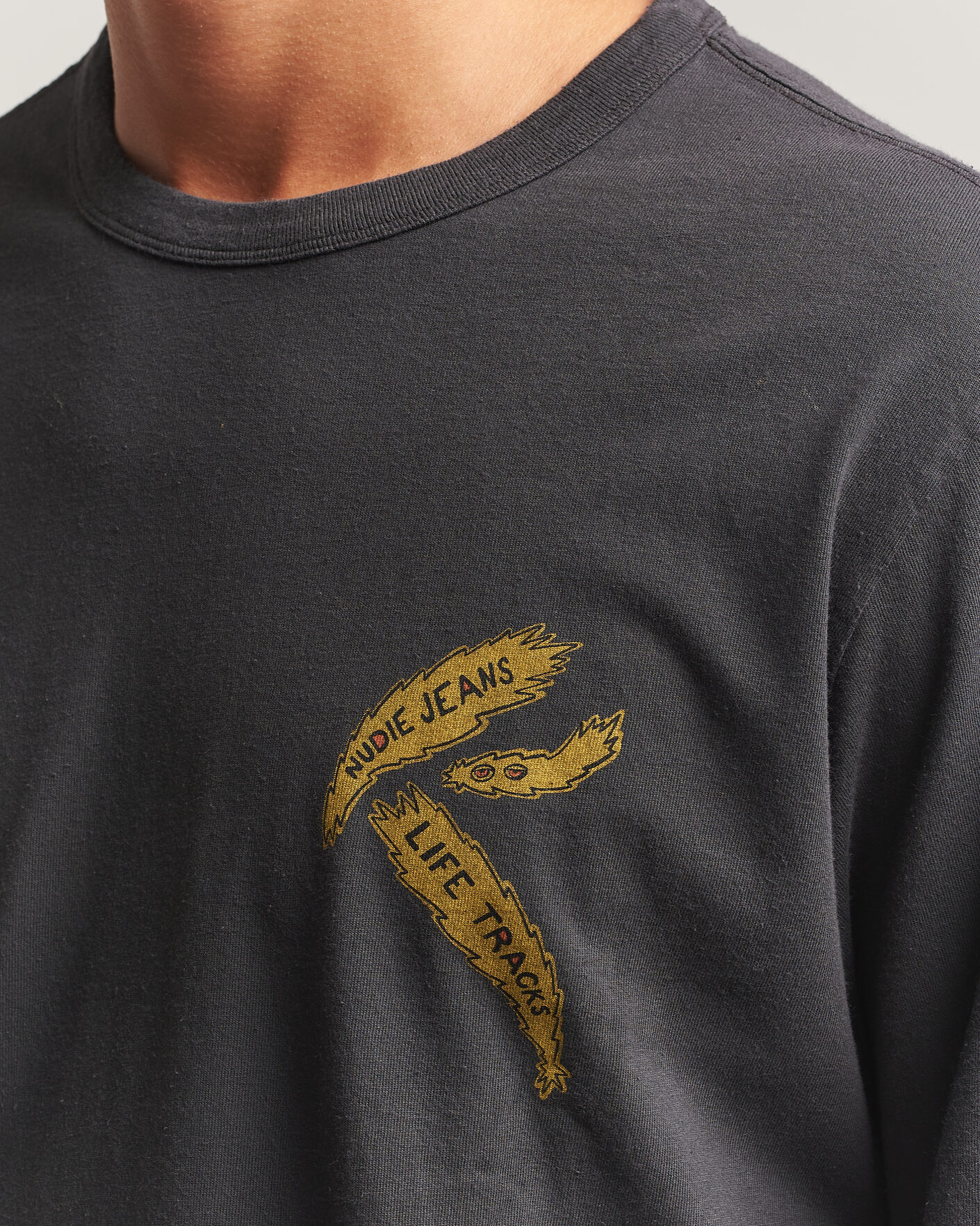Uomini | T-shirt | Nudie Jeans | Rudi Life Tracks II Long Sleeved T-Shirt Antracite