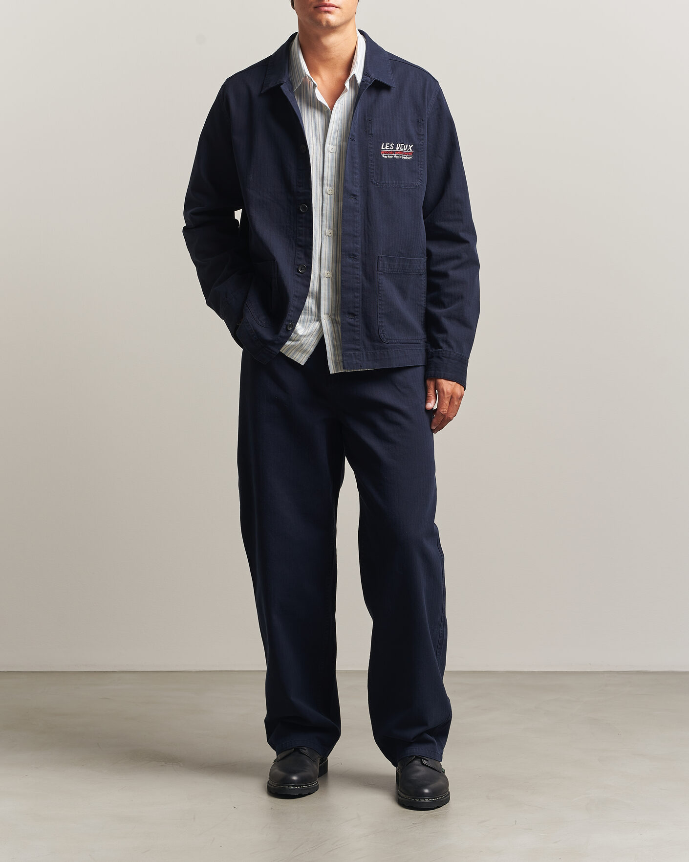Uomini | Pantaloni | LES DEUX | Roi Carpenter Herringbone Pants Dark Navy
