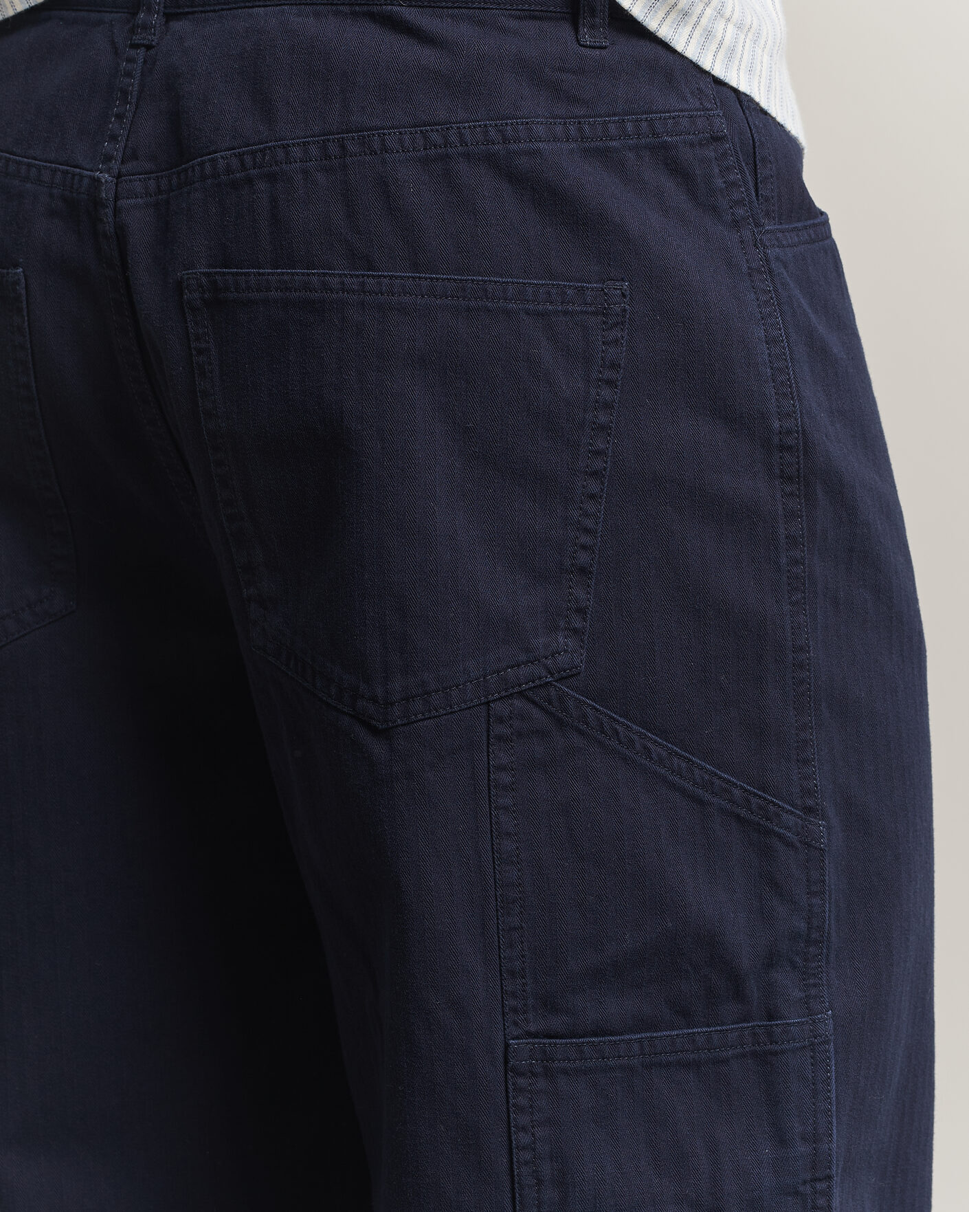 Uomini | Pantaloni | LES DEUX | Roi Carpenter Herringbone Pants Dark Navy