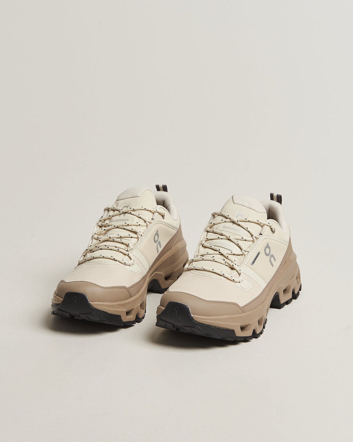 Uomini | Sneakers da trail | On | Cloudrock Low Waterproof Grain/Soba