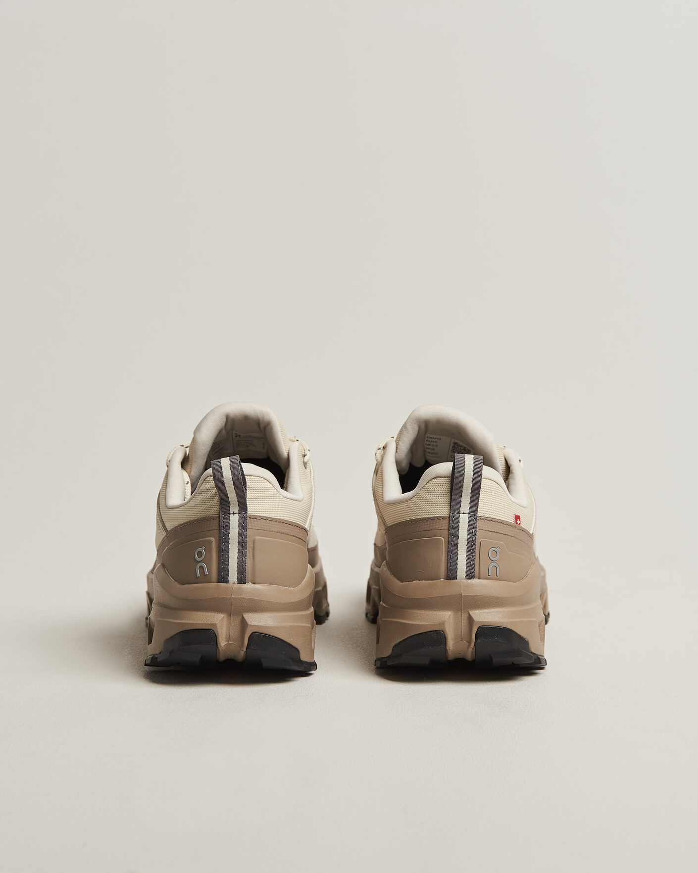 Uomini | Sneakers da trail | On | Cloudrock Low Waterproof Grain/Soba