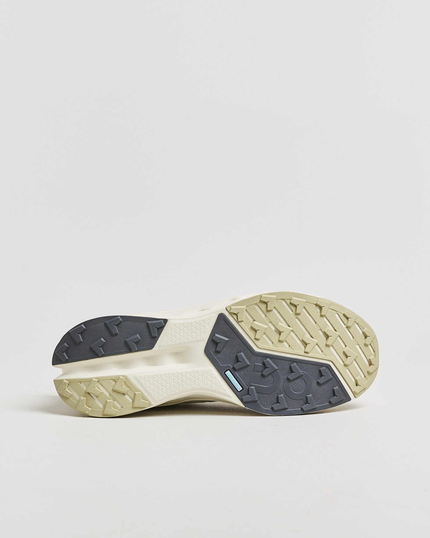 Uomini | Scarpe da corsa | On | Cloudsurfer Trail 2 Chalk/Ghost