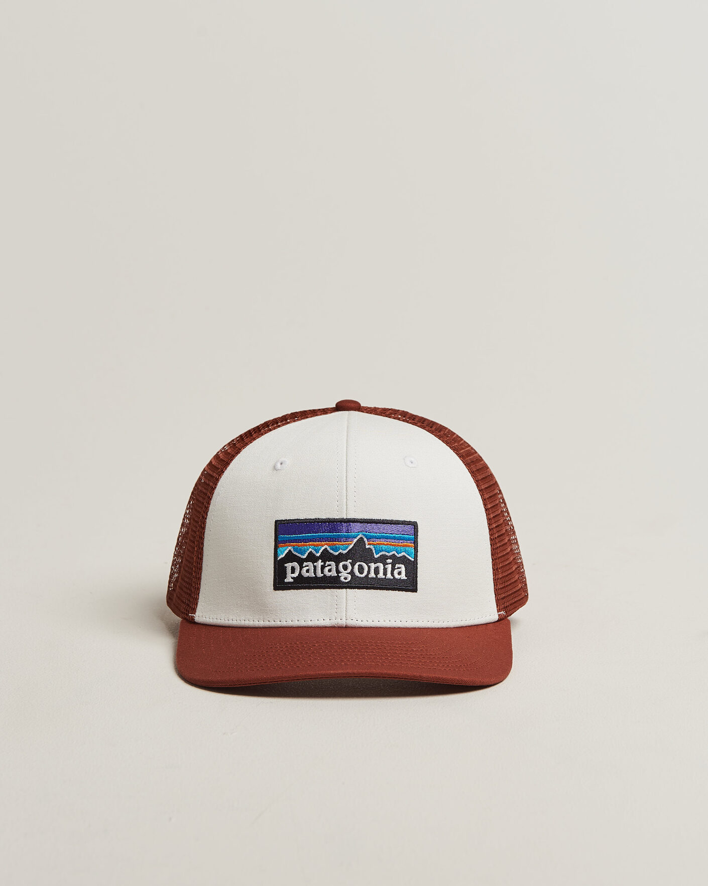 Uomini | Cappelli & Berretti | Patagonia | P-6 Logo Trucker Hat White/Red