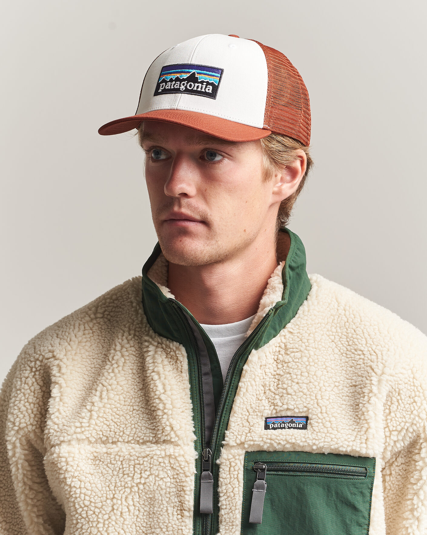 Uomini | Cappelli & Berretti | Patagonia | P-6 Logo Trucker Hat White/Red