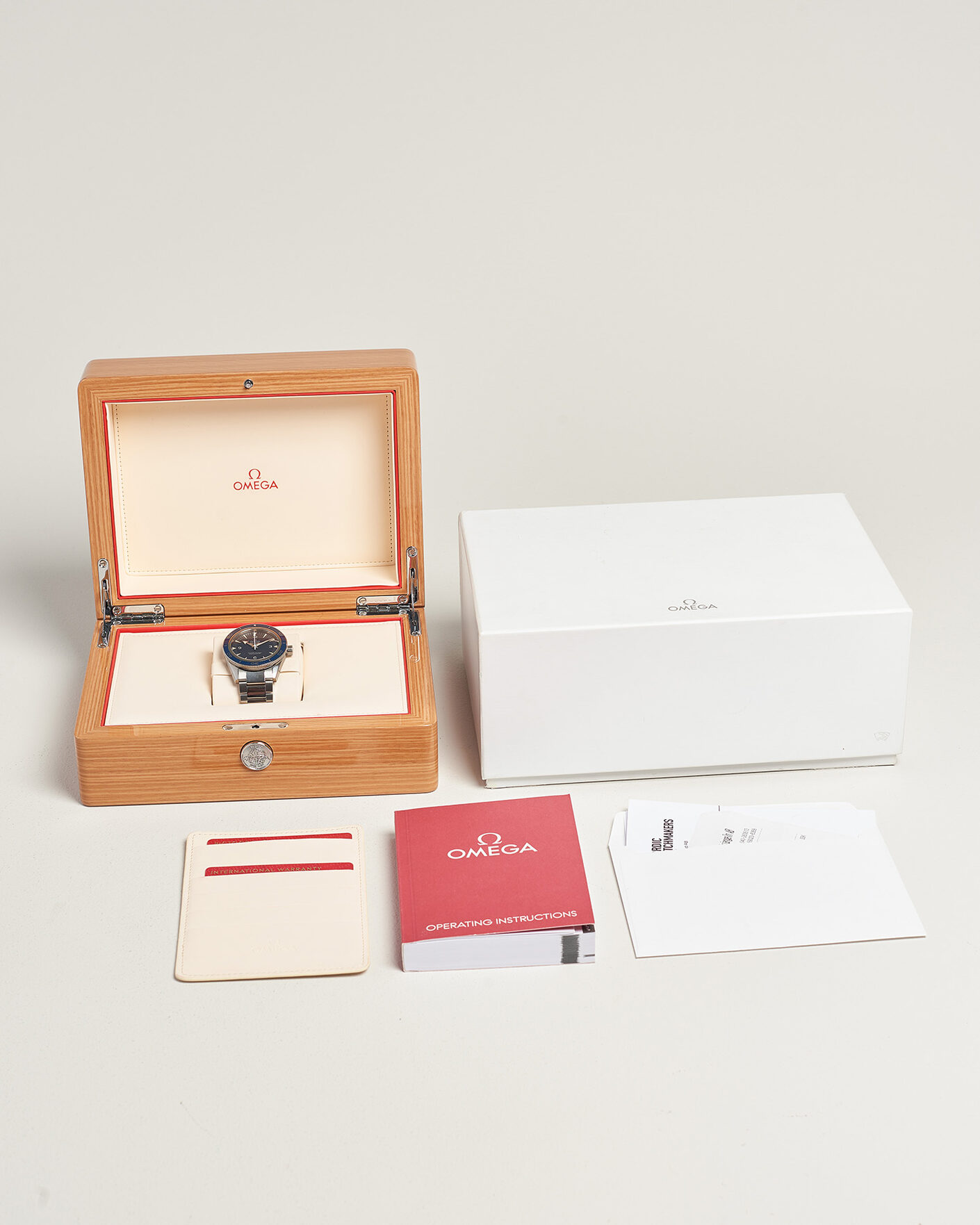 Uomini | Pre-Owned & Vintage Watches | Omega Pre-Owned | Seamaster 300 