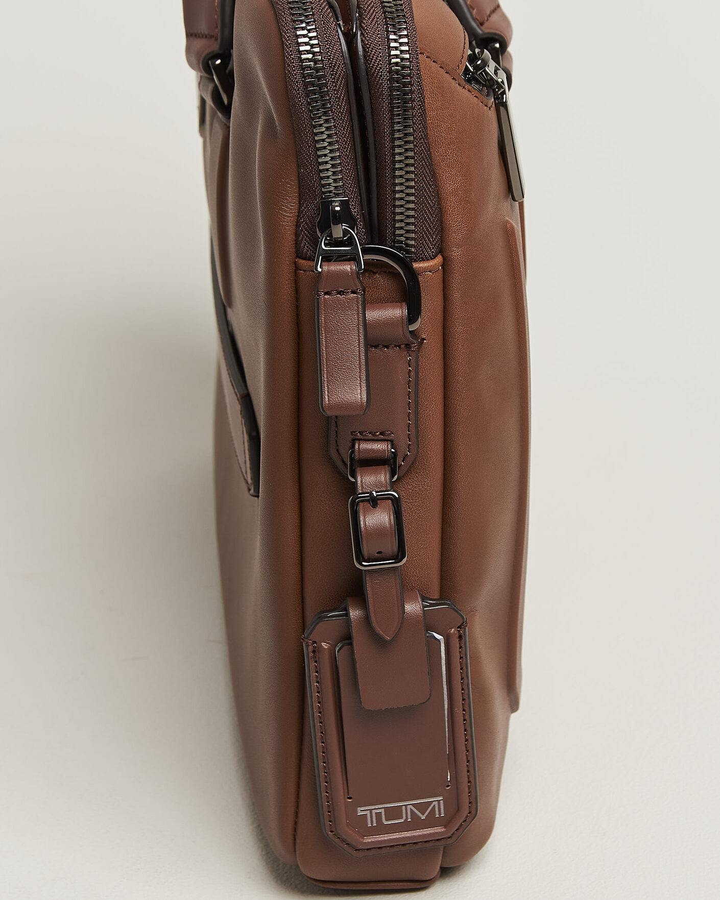 Uomini | Borse | TUMI | Harrison Sycamore Slim Leather Brief Cognac Bombe