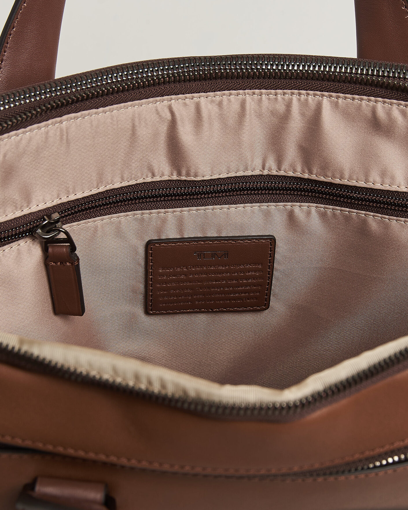 Uomini | Borse | TUMI | Harrison Sycamore Slim Leather Brief Cognac Bombe