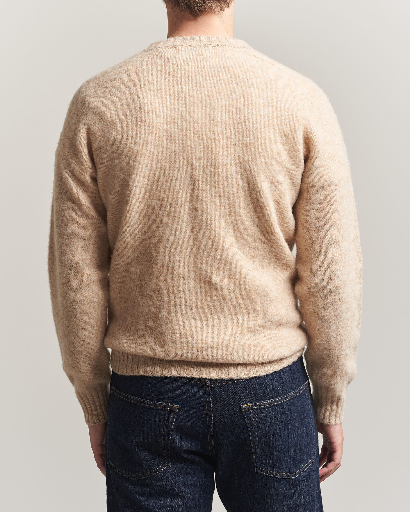 Uomini | Maglieria | Harley Of Scotland for Care of Carl | Brushed Supersoft Lambswool V-Neck Beige