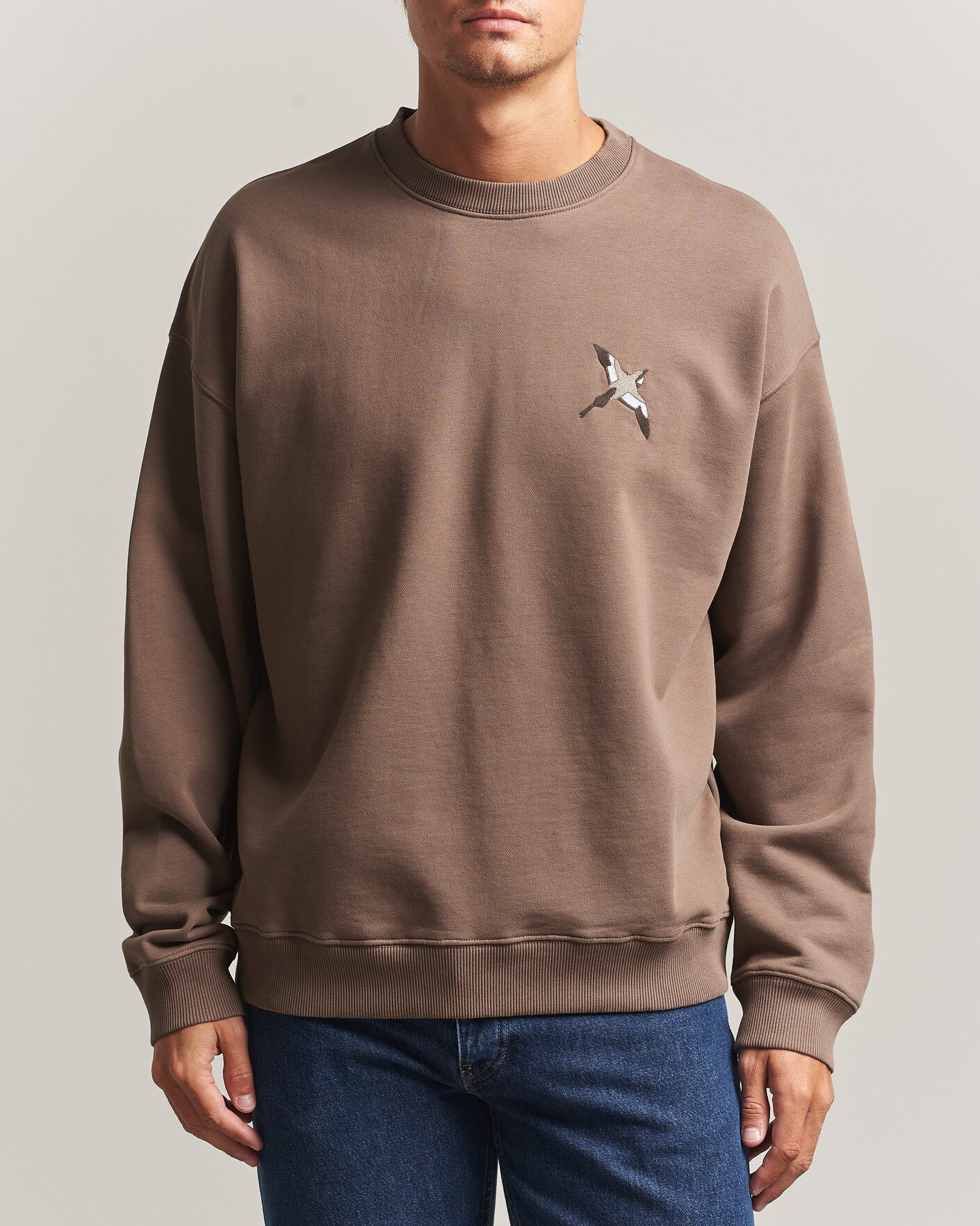 Uomini | Maglieria | Axel Arigato | Micro Bee Bird Sweatshirt Coffee Brown