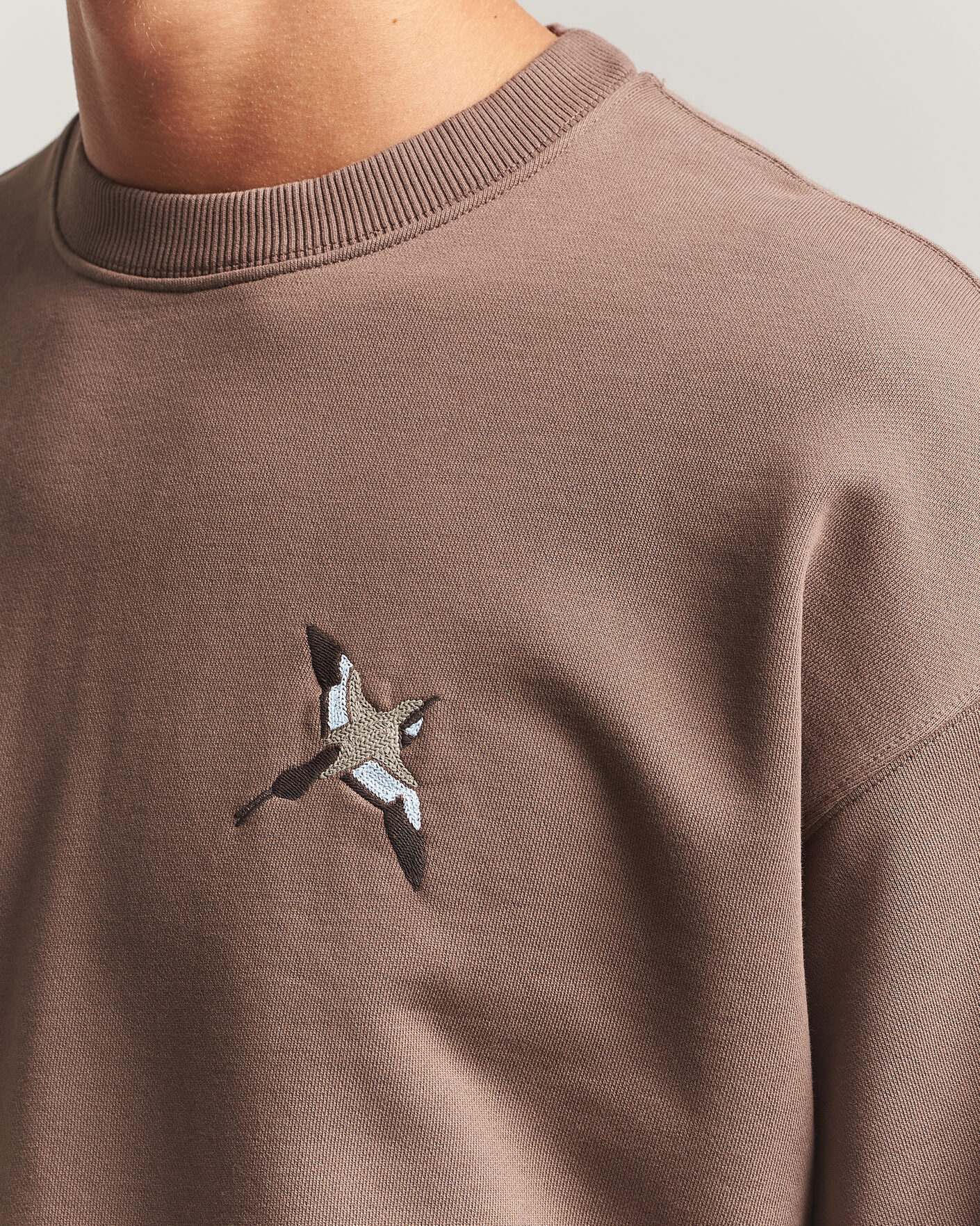 Uomini | Maglieria | Axel Arigato | Micro Bee Bird Sweatshirt Coffee Brown