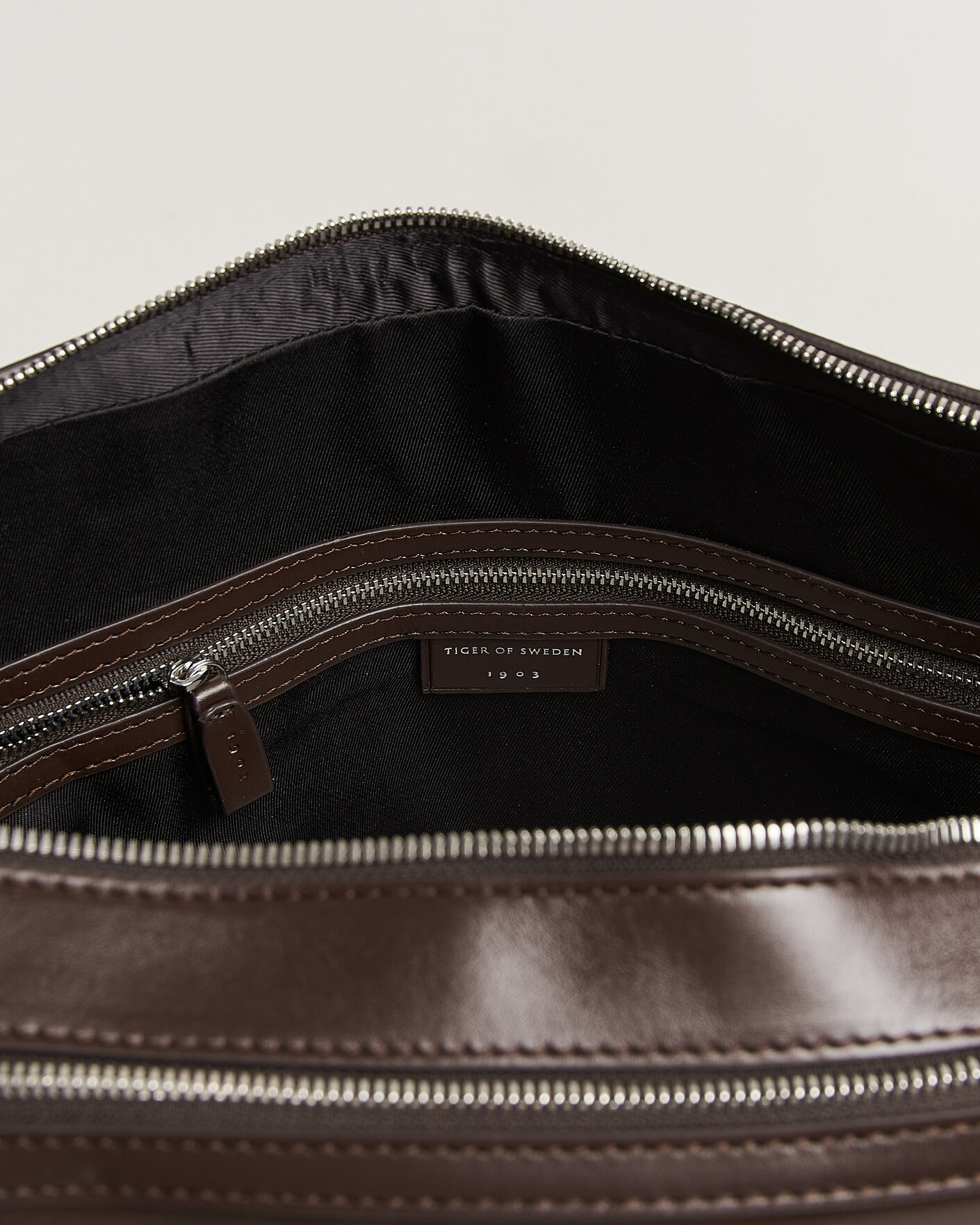 Uomini | Borse | Tiger of Sweden | Burin Smooth Leather Briefcase Dark Brown