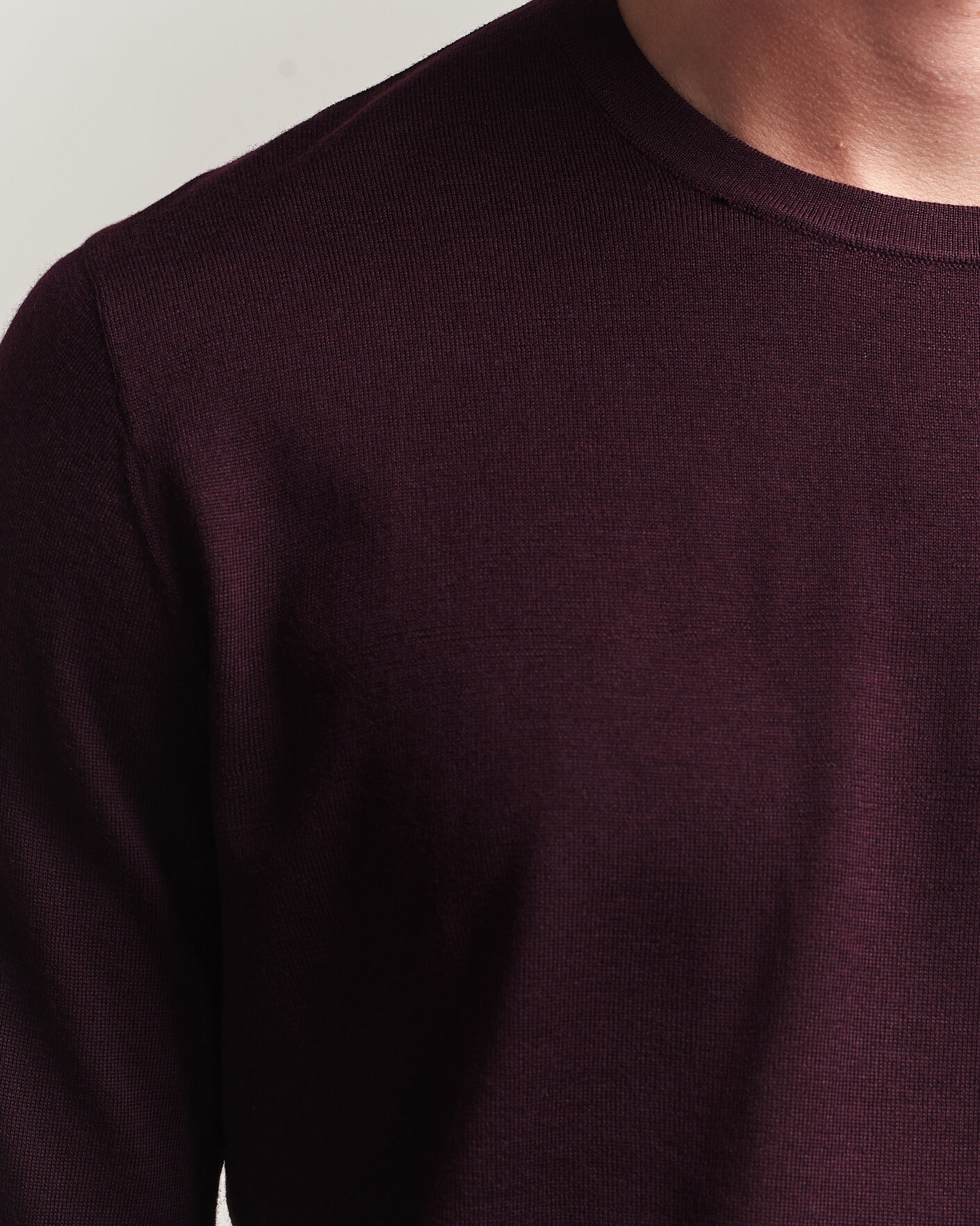 Uomini | Maglieria | Tiger of Sweden | Connor Extra Fine Merino Crew Neck Pullover Aubergine