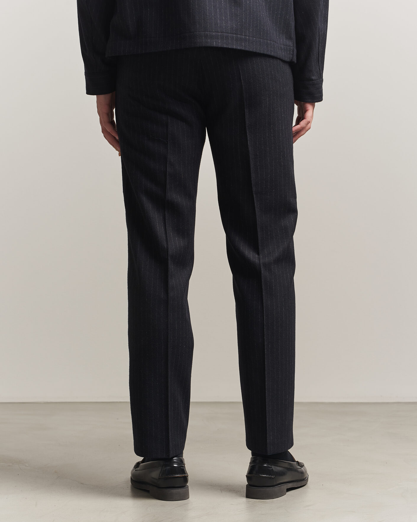 Uomini | Pantaloni | Tiger of Sweden | Tense Wool Pleated Pinstriped Trousers Blue Function