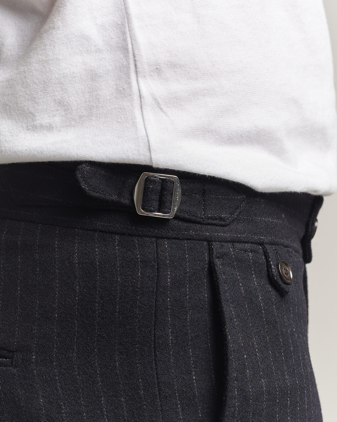 Uomini | Pantaloni | Tiger of Sweden | Tense Wool Pleated Pinstriped Trousers Blue Function