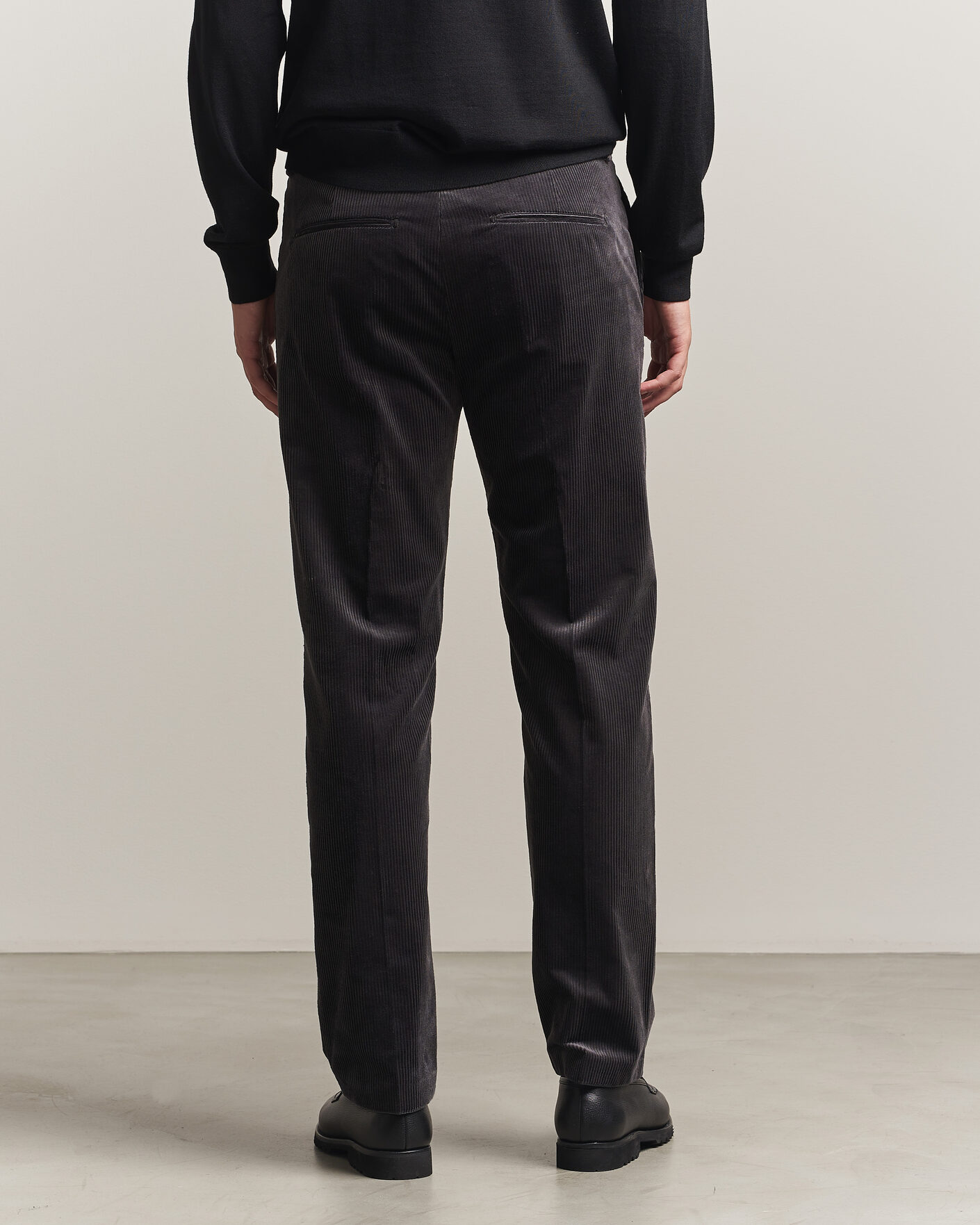 Uomini | Pantaloni | Tiger of Sweden | Tense Pleated Corduroy Trousers Phantom