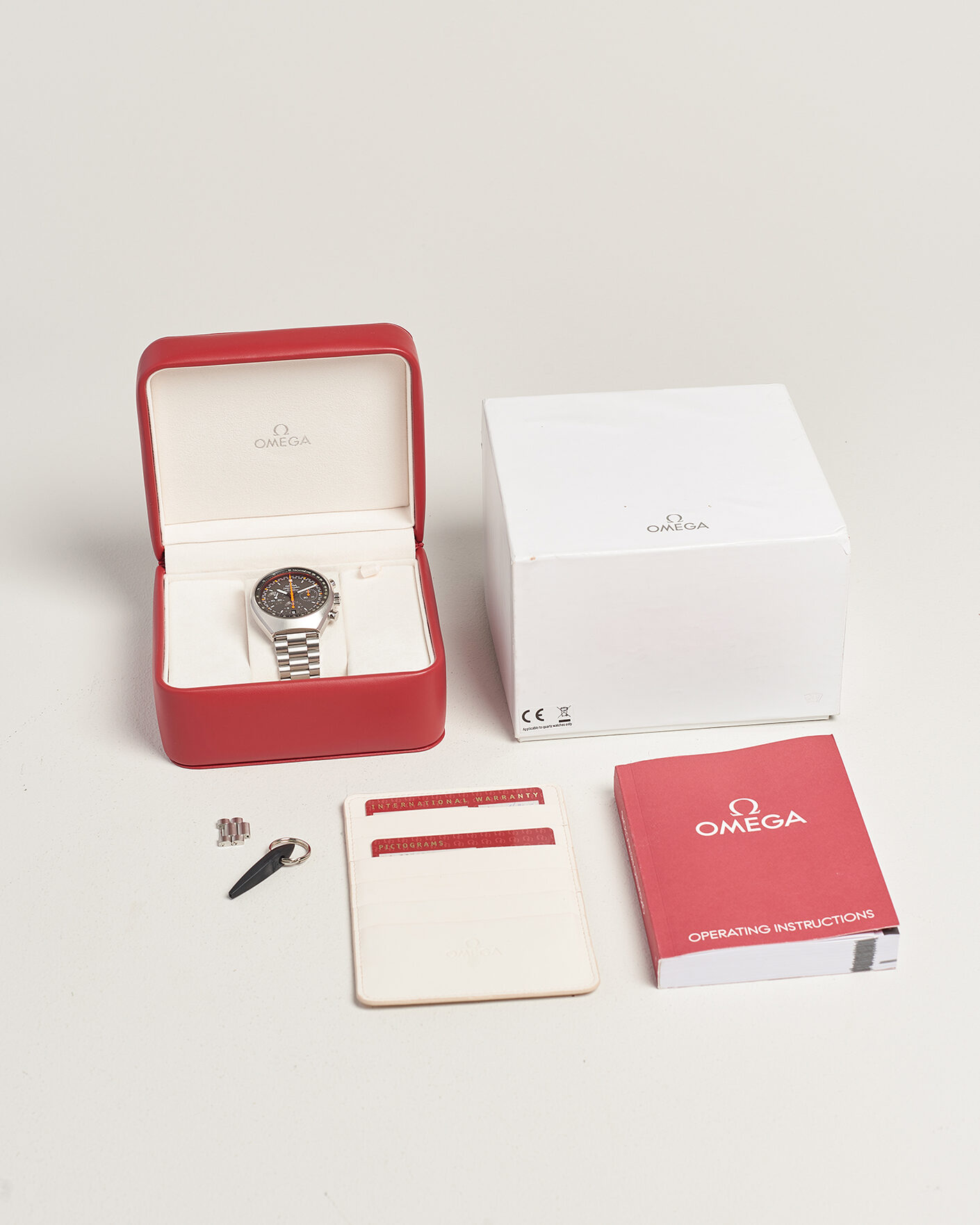 Uomini | Pre-Owned & Vintage Watches | Omega Pre-Owned | Speedmaster Mark II Re Edition